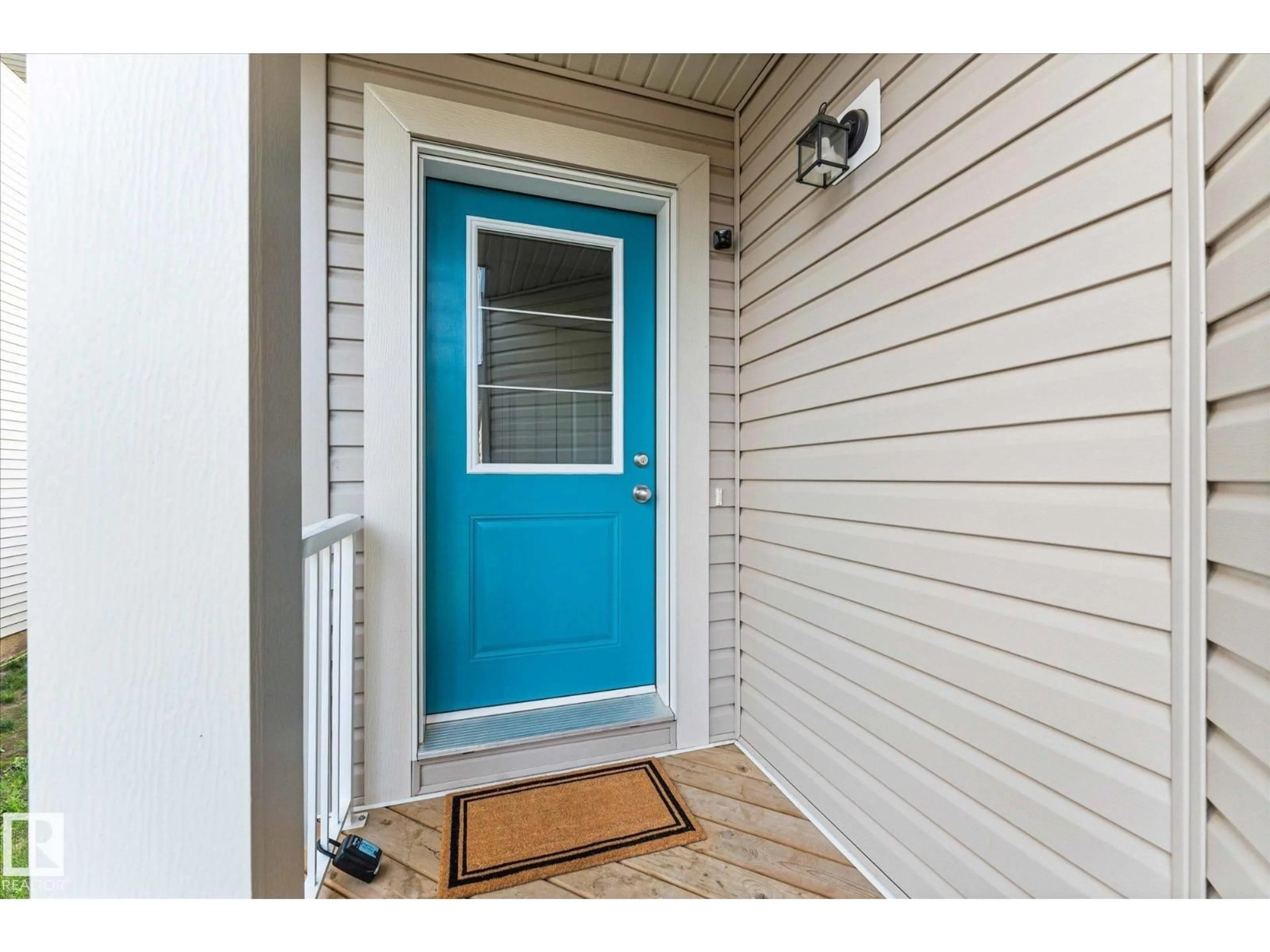 Indoor entryway for 1321 SOUTH CREEK LI, Stony Plain Alberta T7Z0K6