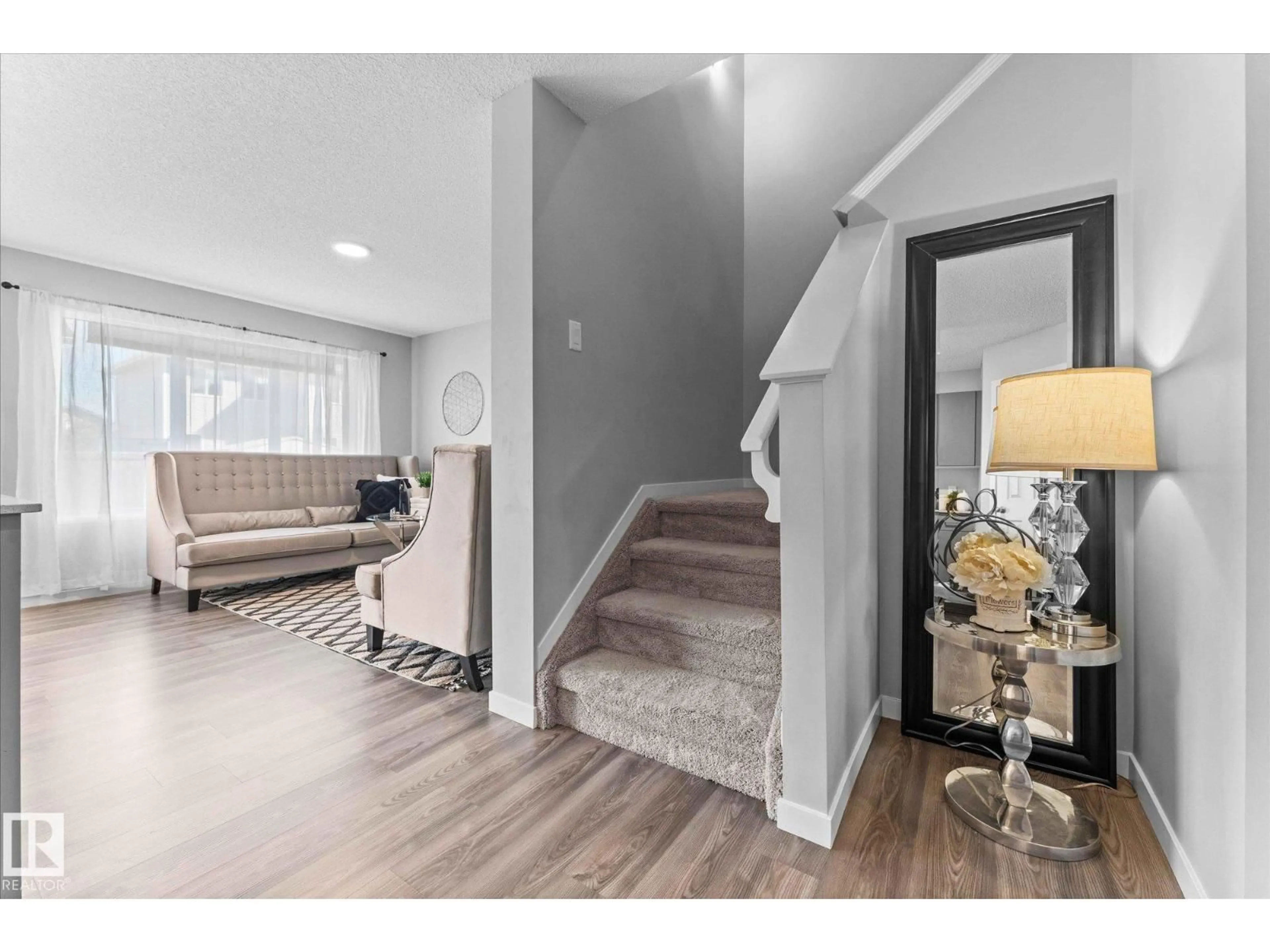 Indoor entryway for 1321 SOUTH CREEK LI, Stony Plain Alberta T7Z0K6