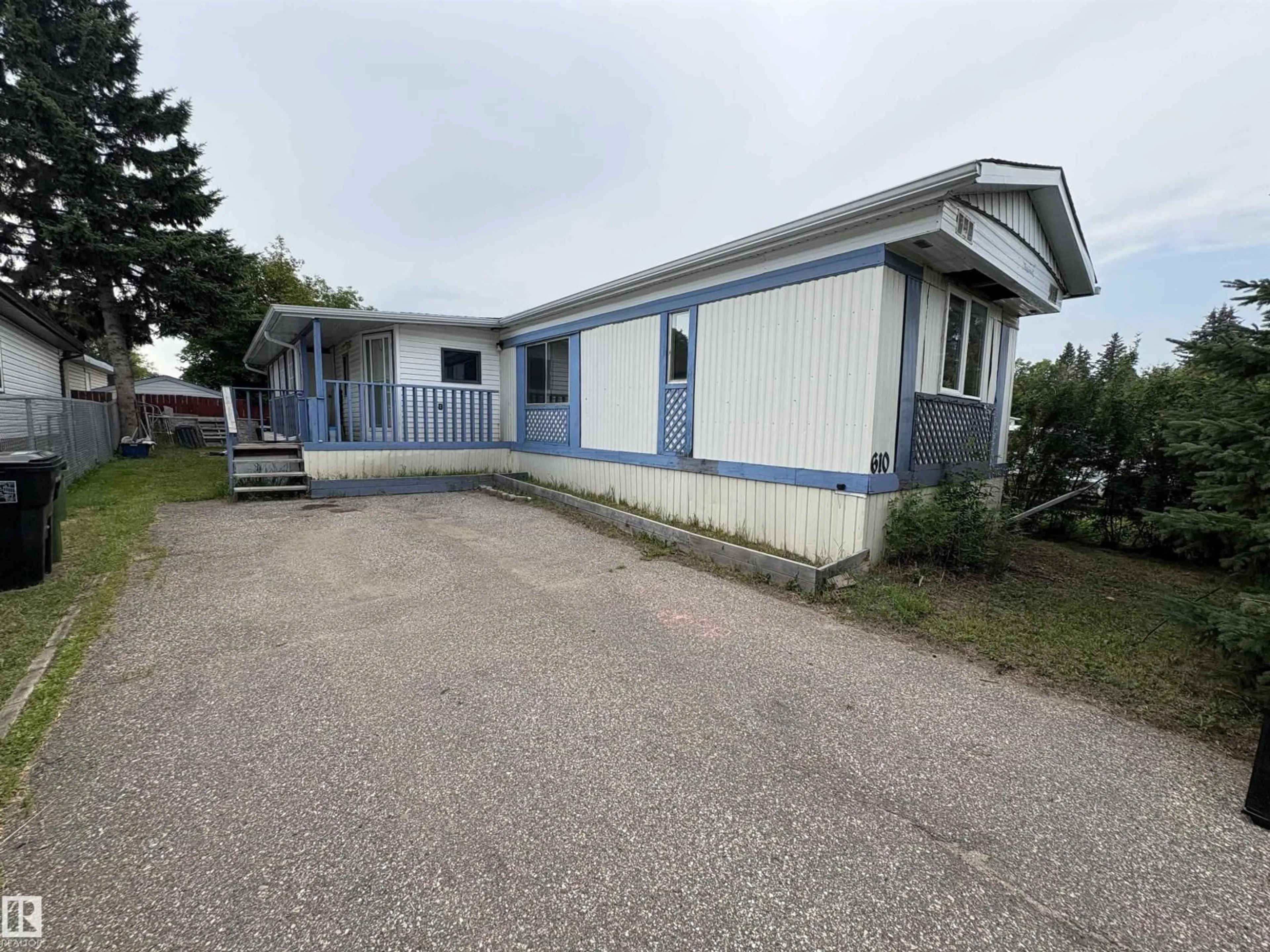 Home with vinyl exterior material, street for 610 EVERGREEN PARK DR, Edmonton Alberta T5Y4M2