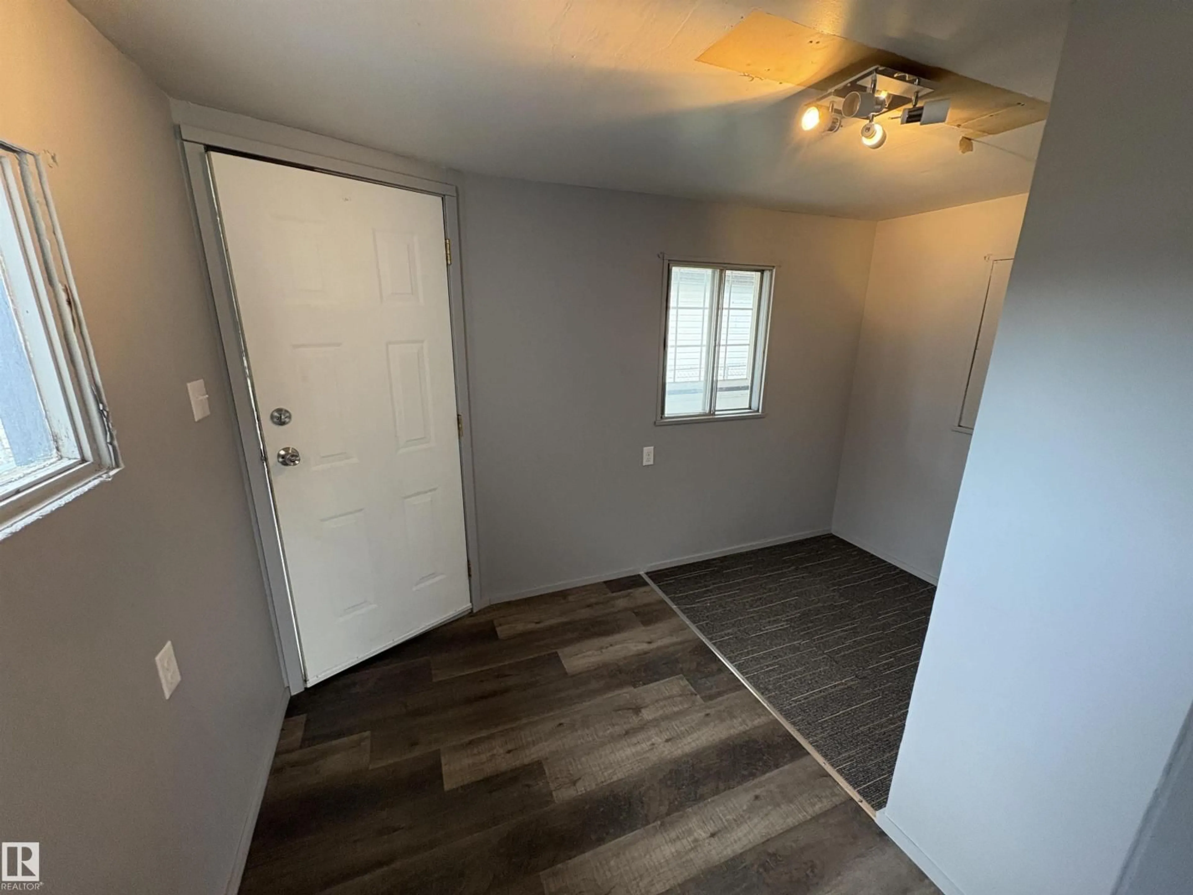 A pic of a room for 610 EVERGREEN PARK DR, Edmonton Alberta T5Y4M2