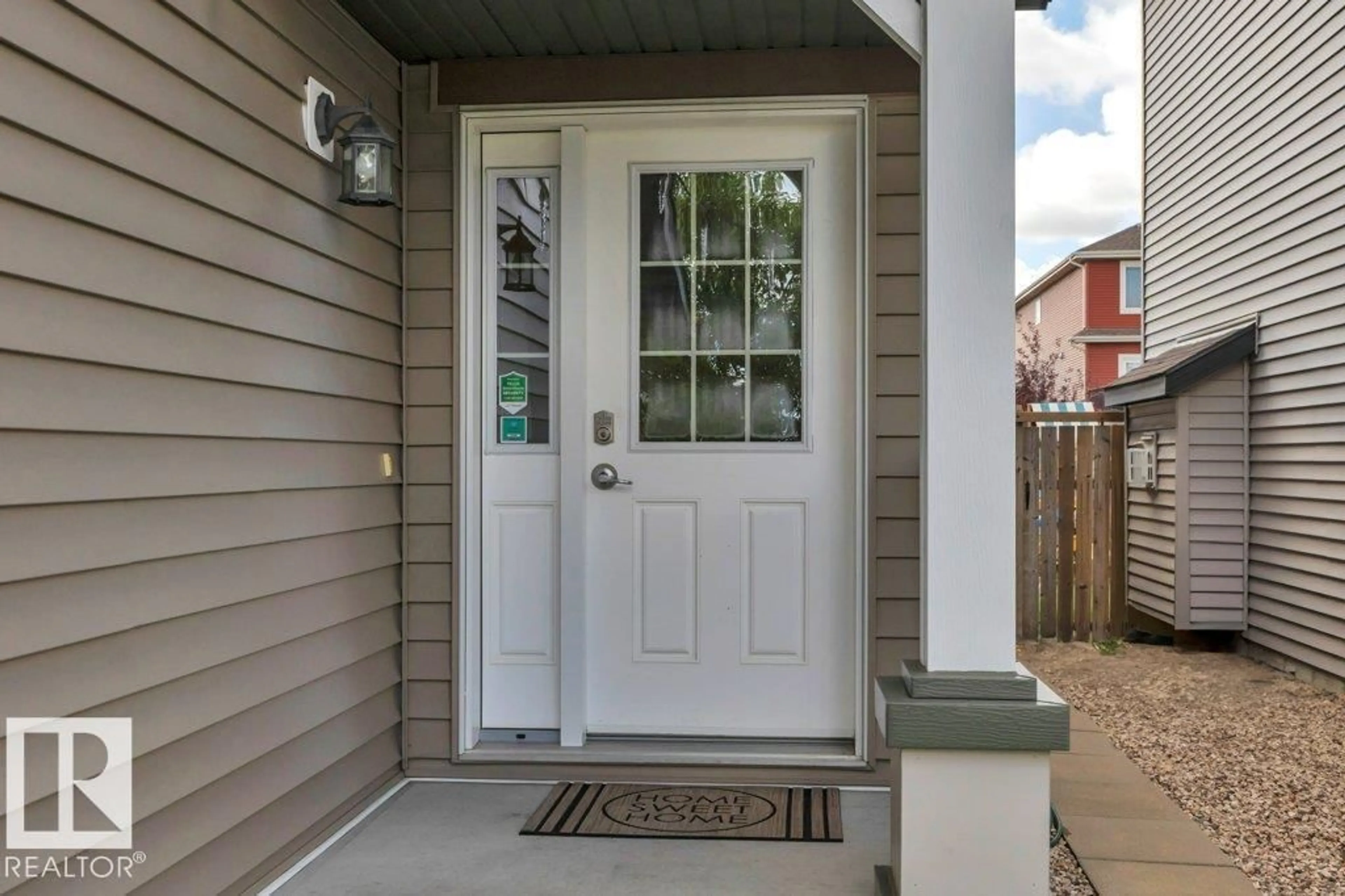 Indoor entryway for 6111 18 AV, Edmonton Alberta T6X0W3