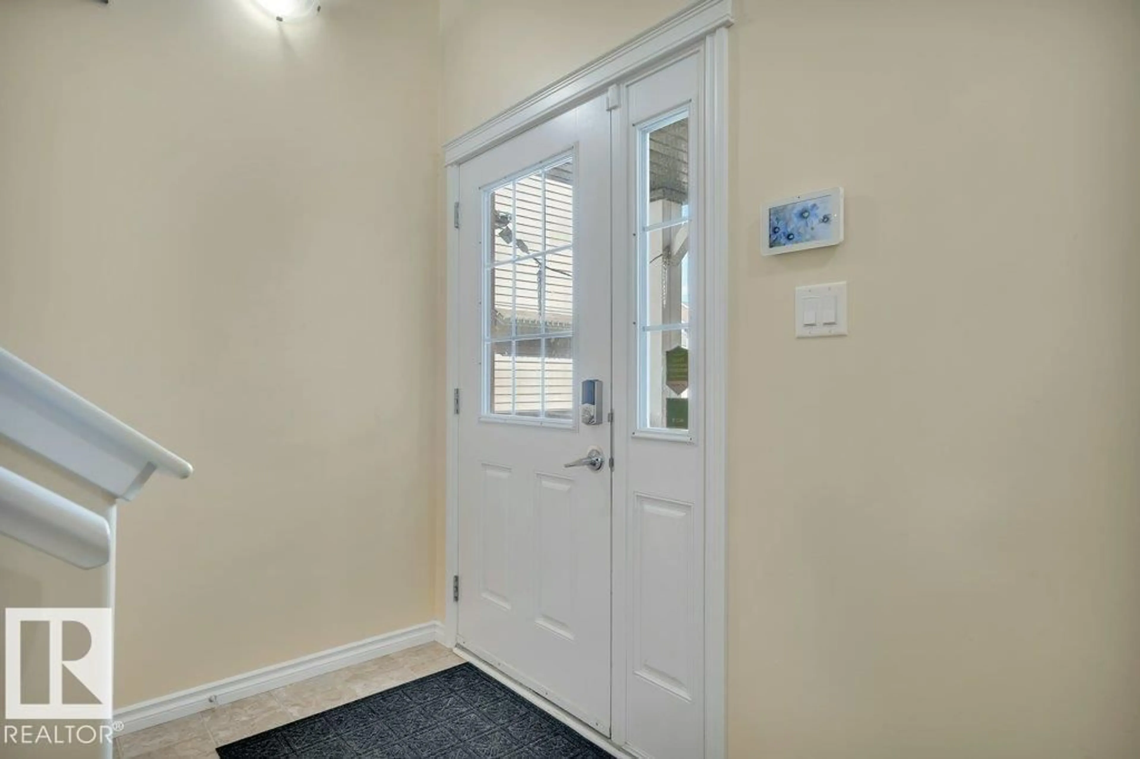 Indoor entryway for 6111 18 AV, Edmonton Alberta T6X0W3