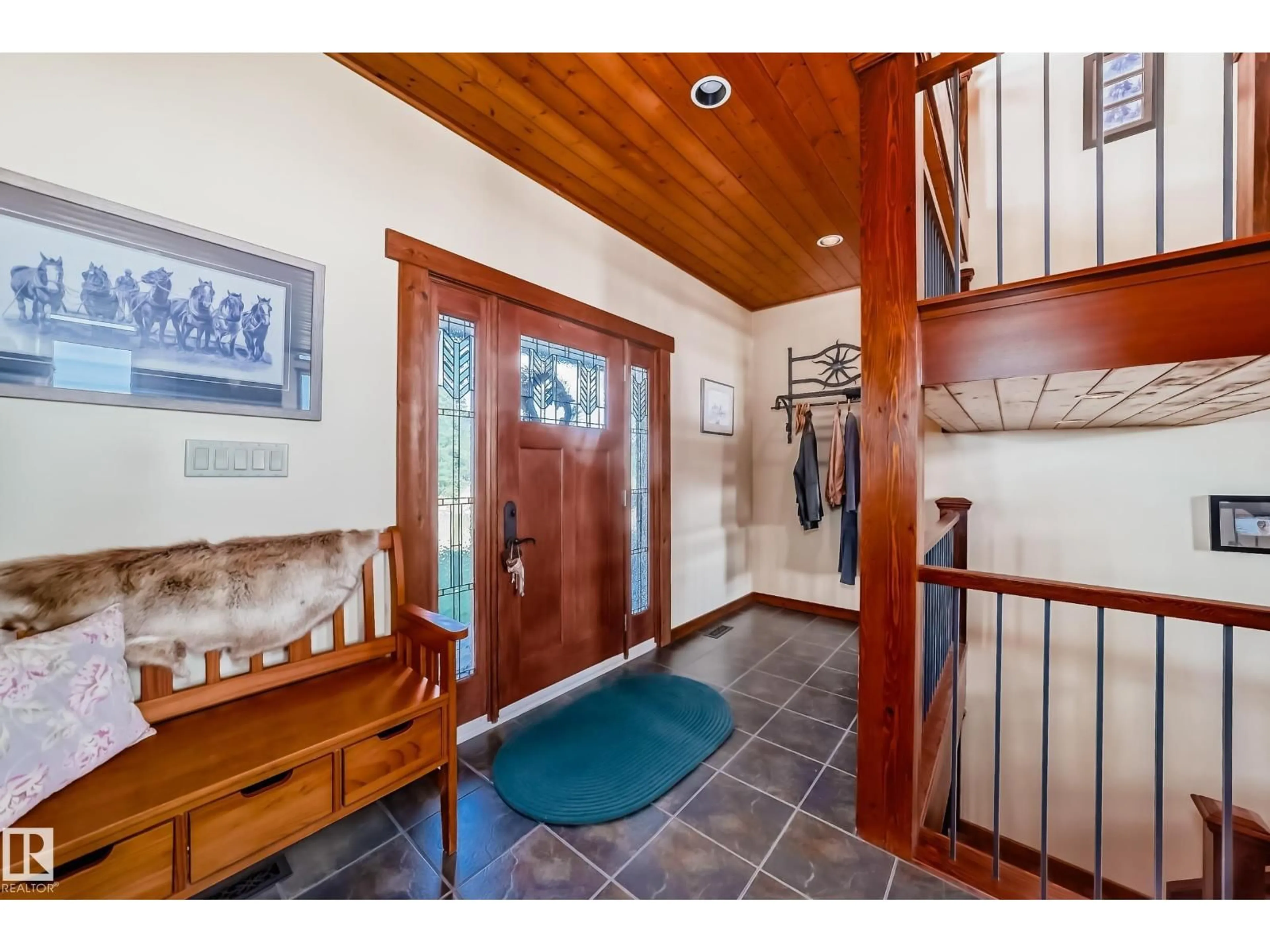 Indoor entryway for 55322 RANGE ROAD 30A, Rural Lac Ste. Anne County Alberta T0E1A0
