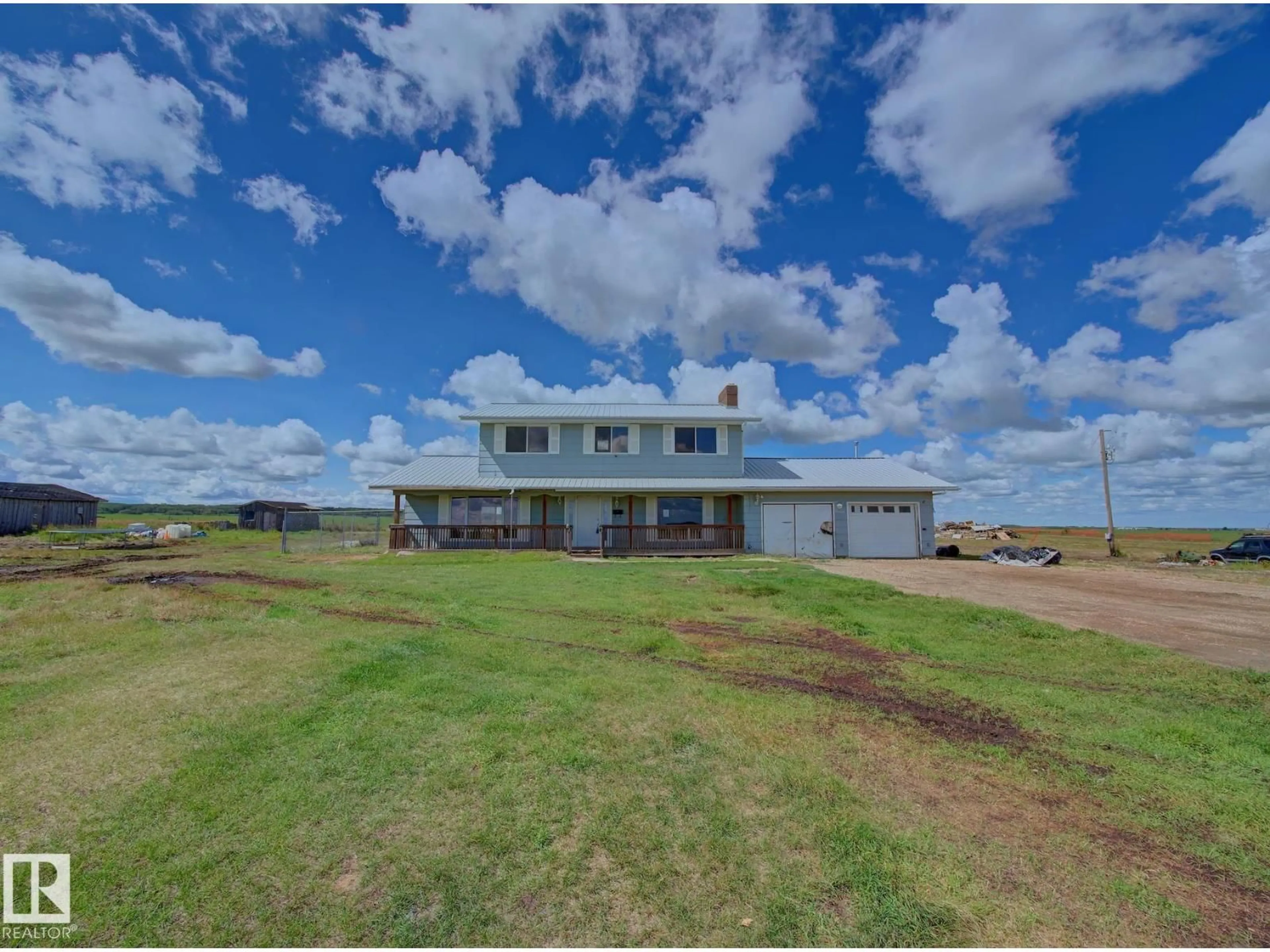 A pic from outside/outdoor area/front of a property/back of a property/a pic from drone, building for 551058 RR 194, Rural Lamont County Alberta T0B2R0
