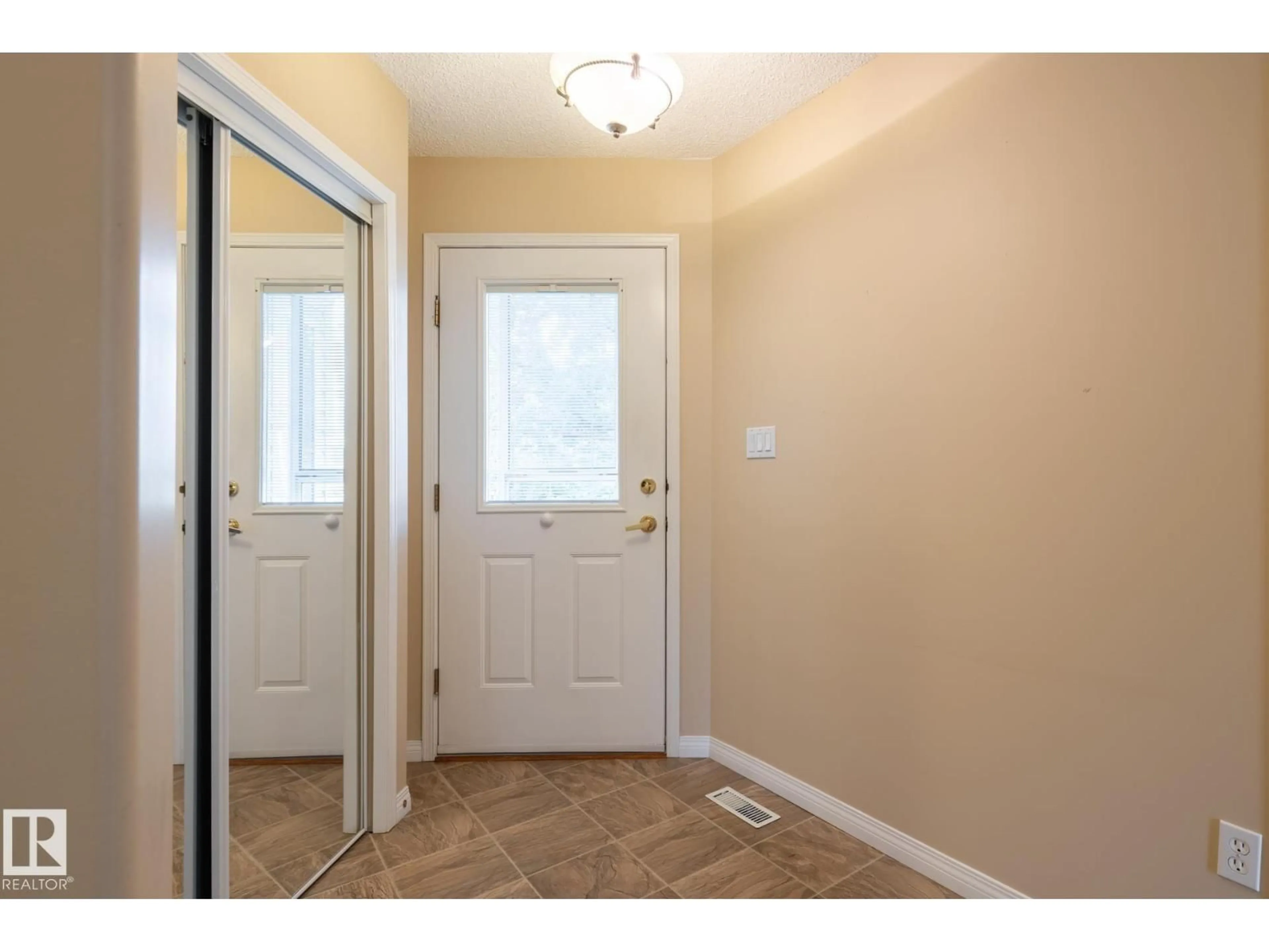 Indoor entryway for #11 - 201 BOTHWELL DR, Sherwood Park Alberta T8H2C8