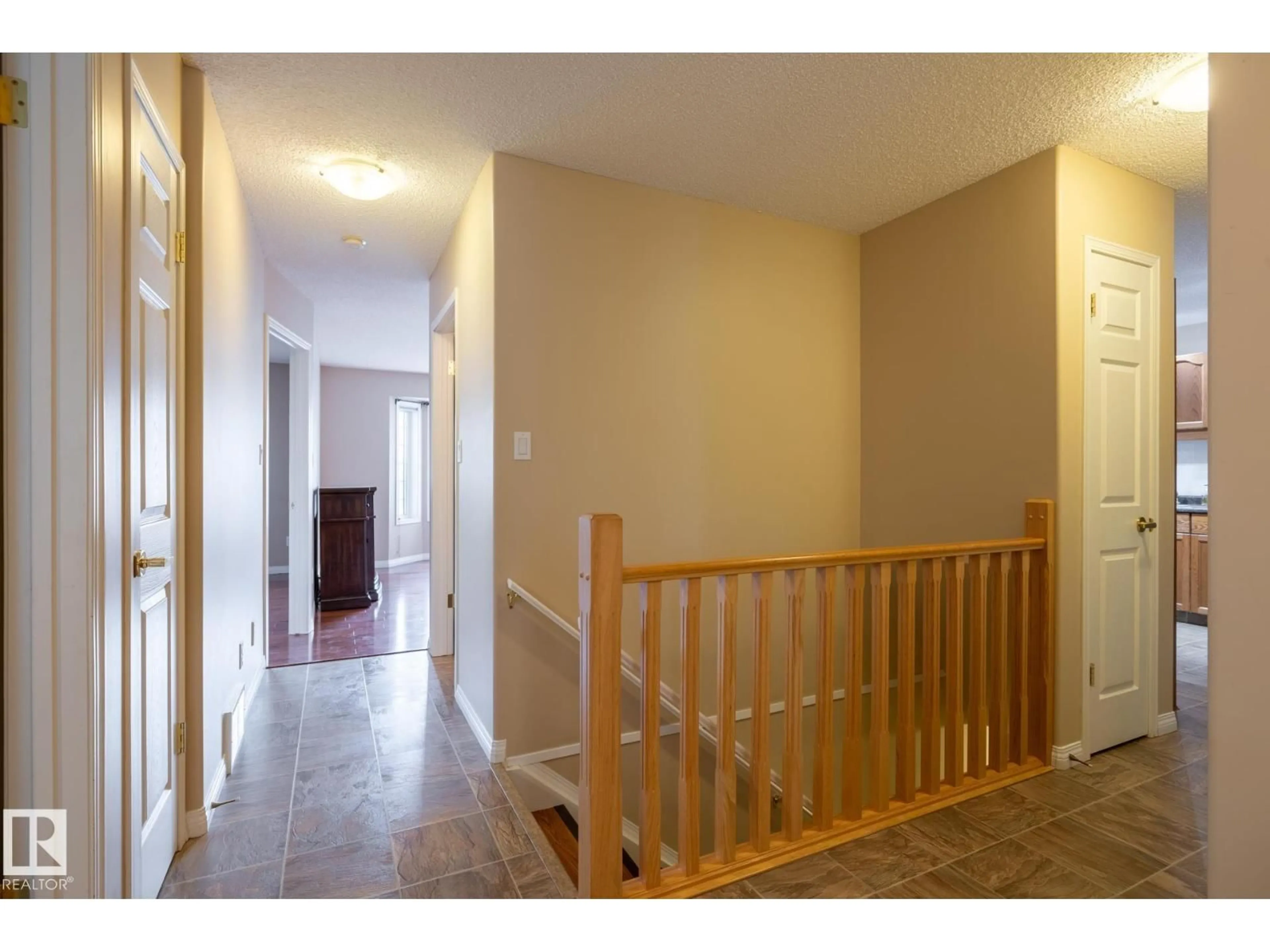 Indoor entryway for #11 - 201 BOTHWELL DR, Sherwood Park Alberta T8H2C8