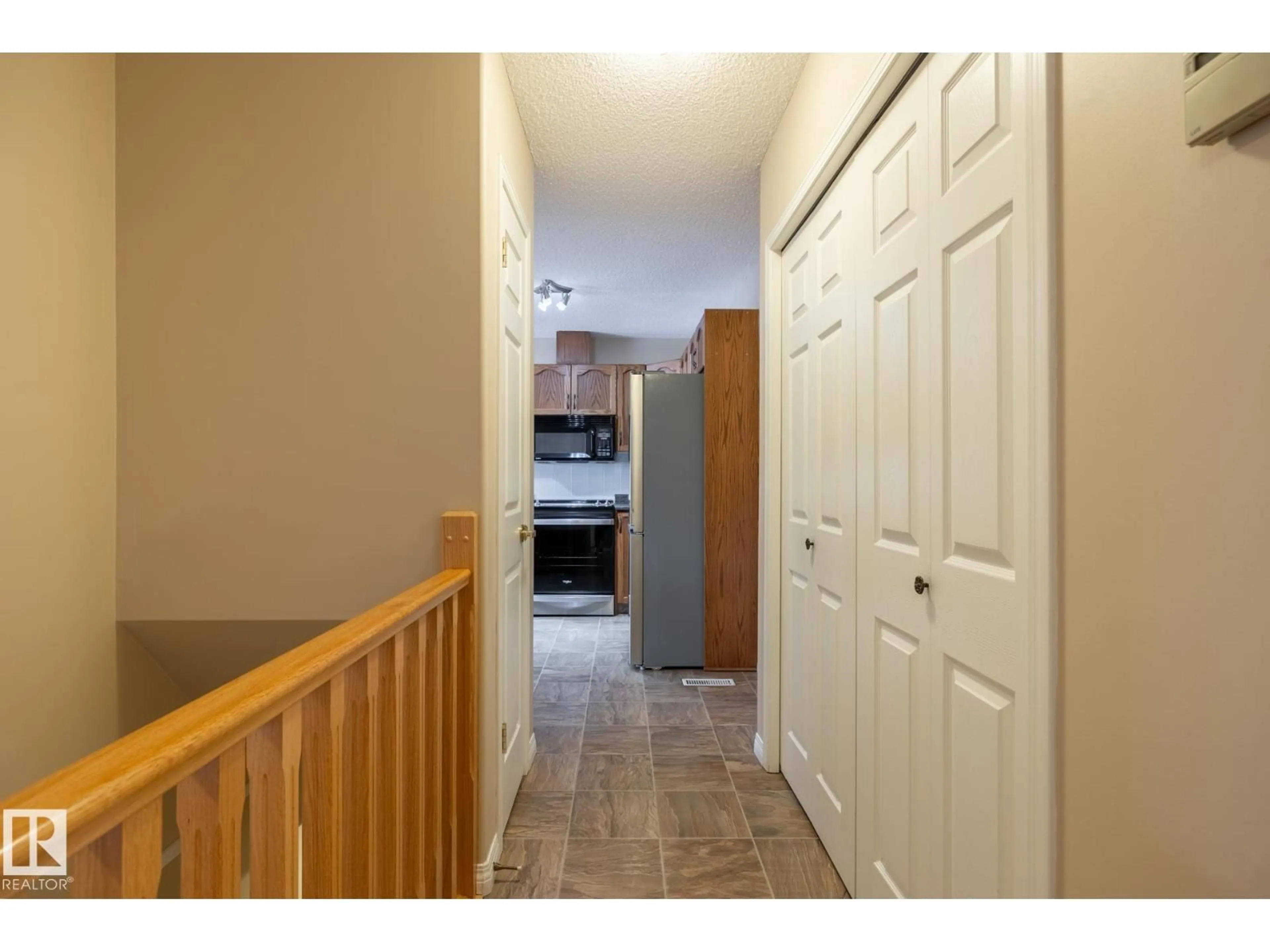 Indoor entryway for #11 - 201 BOTHWELL DR, Sherwood Park Alberta T8H2C8