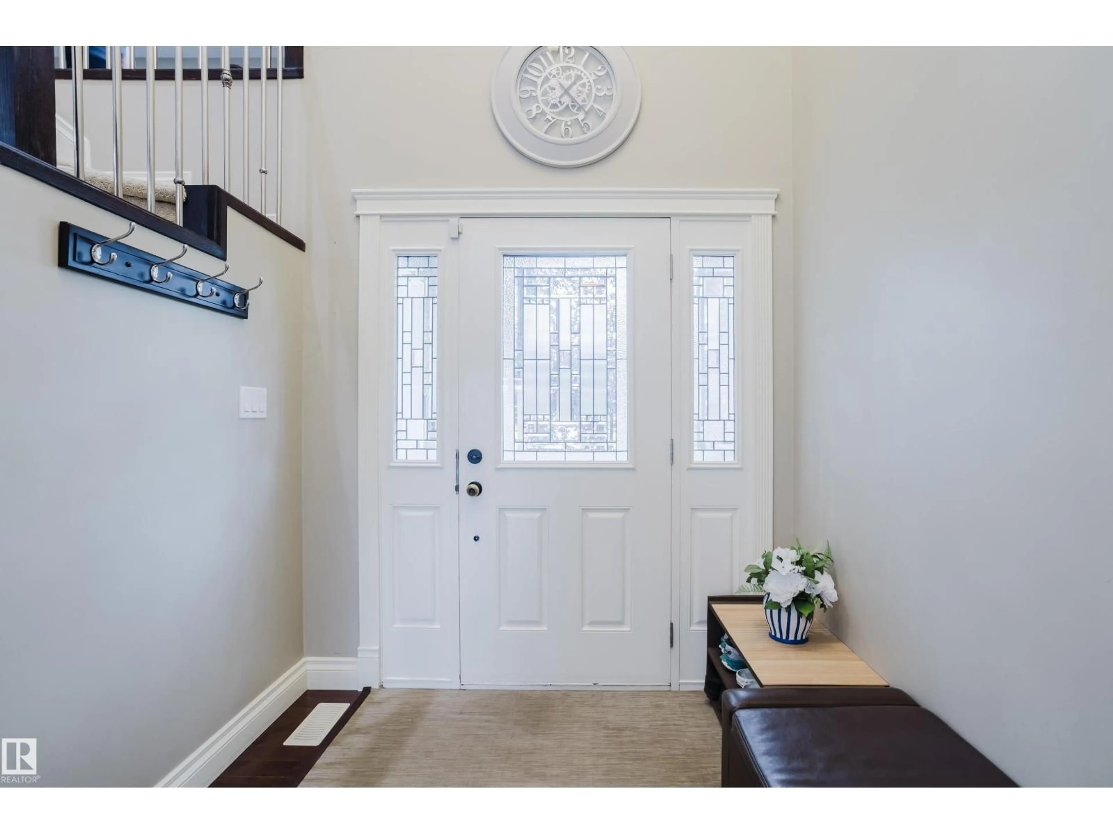 Indoor entryway for 3359 18 ST, Edmonton Alberta T6T0H4