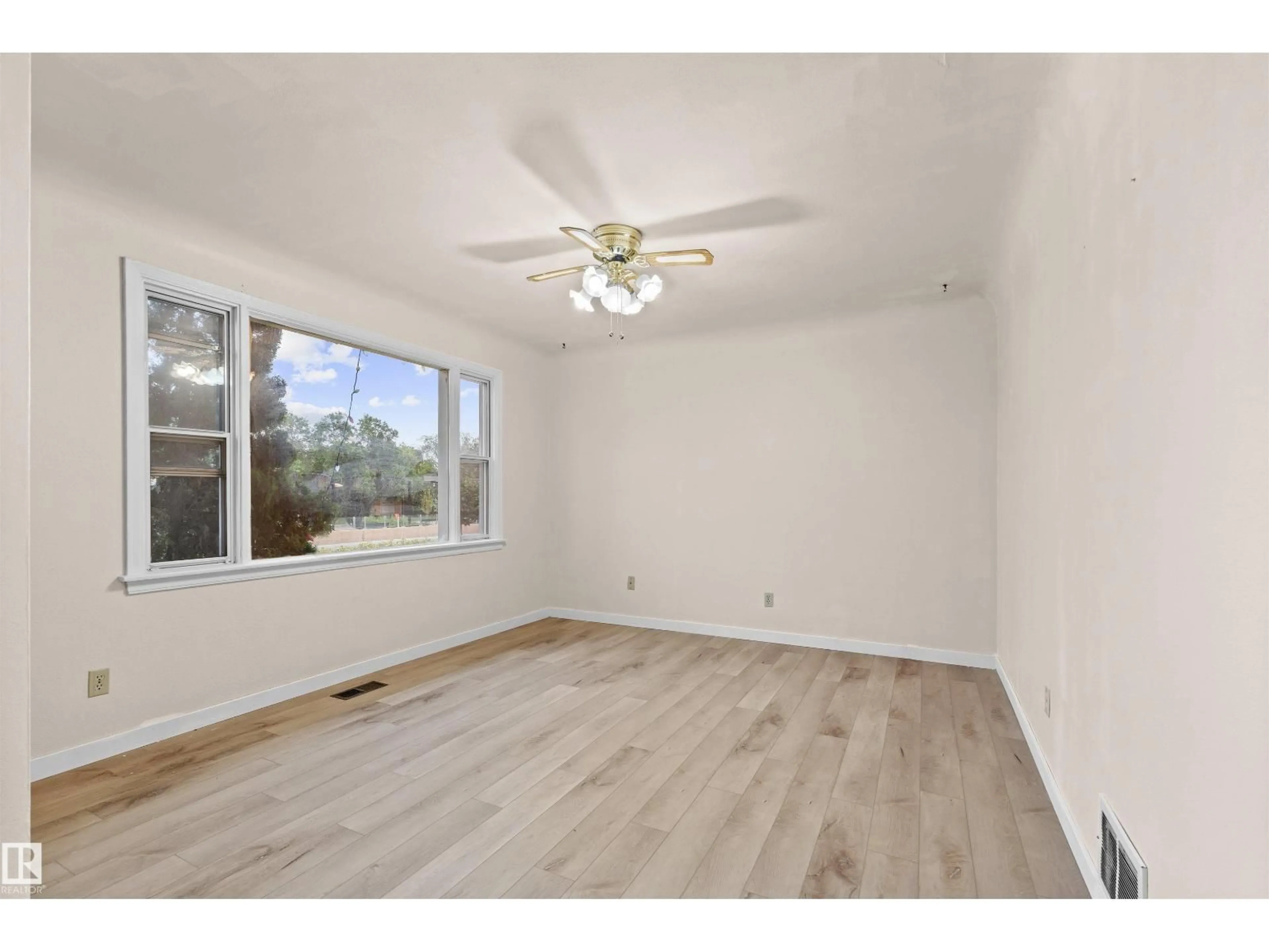 A pic of a room for NW - 9268 85 ST, Edmonton Alberta T6C3C7