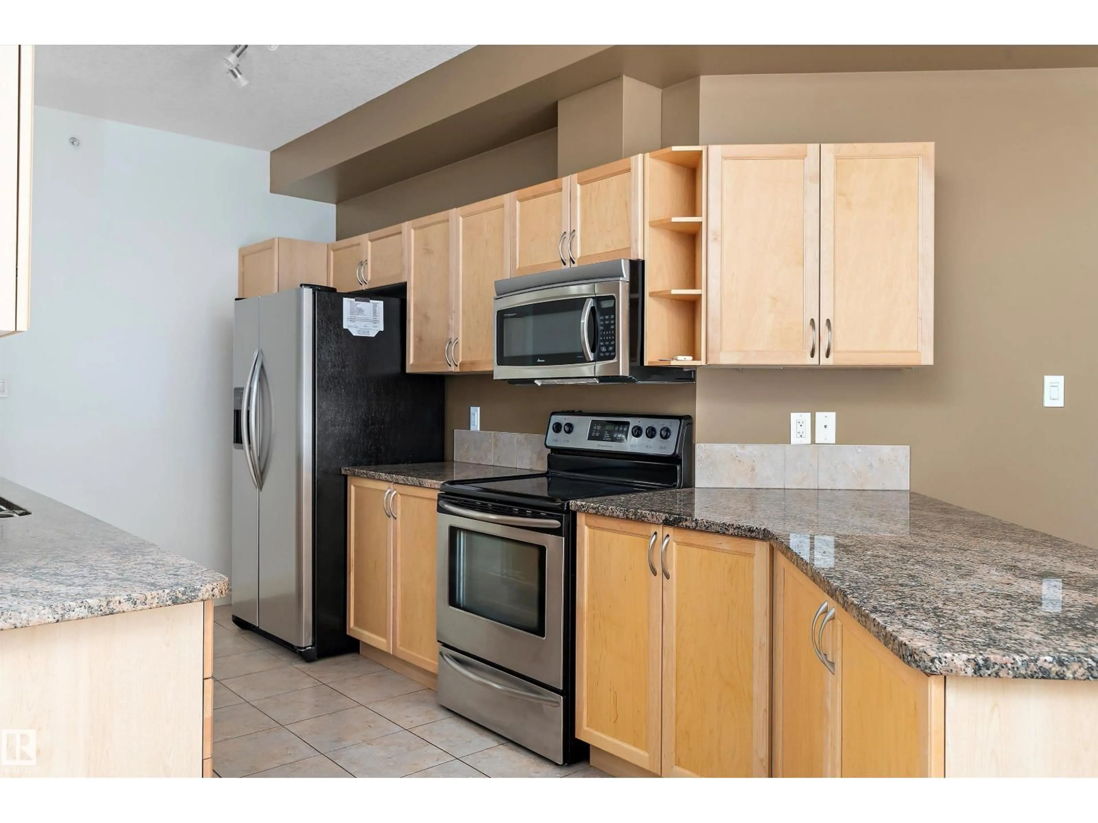 Standard kitchen, ceramic/tile floor for 407 PERRON ST, St. Albert Alberta T8N1E3