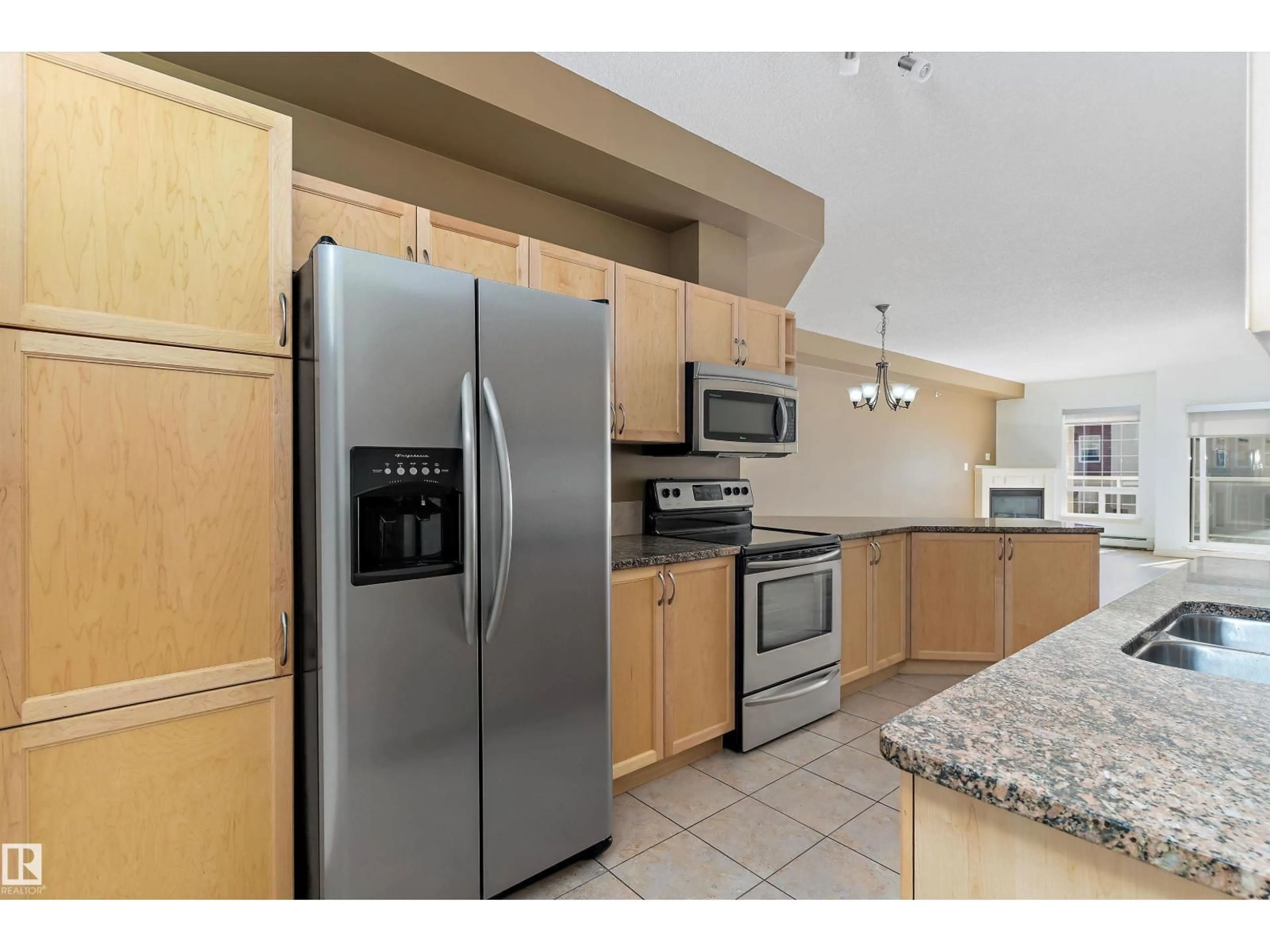 Standard kitchen, ceramic/tile floor for 407 PERRON ST, St. Albert Alberta T8N1E3