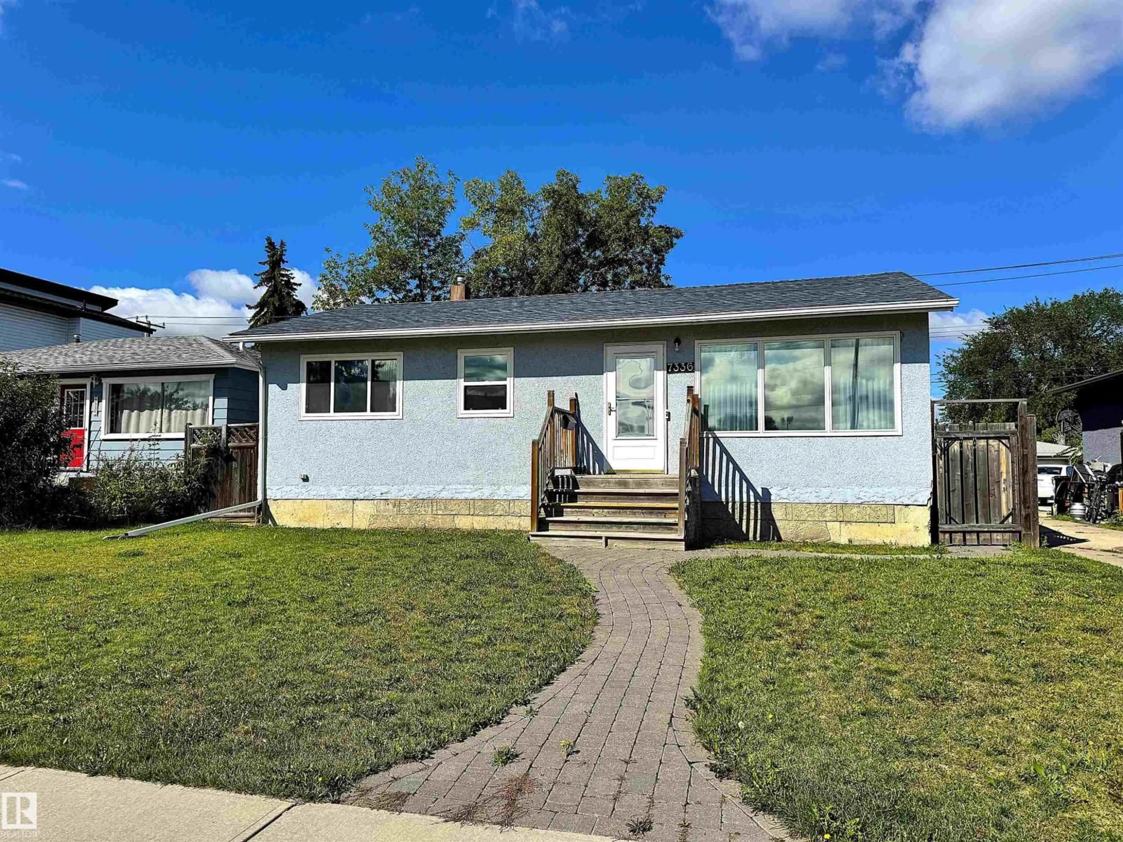 Home with vinyl exterior material, street for 7336 75 ST, Edmonton Alberta T6C2E8