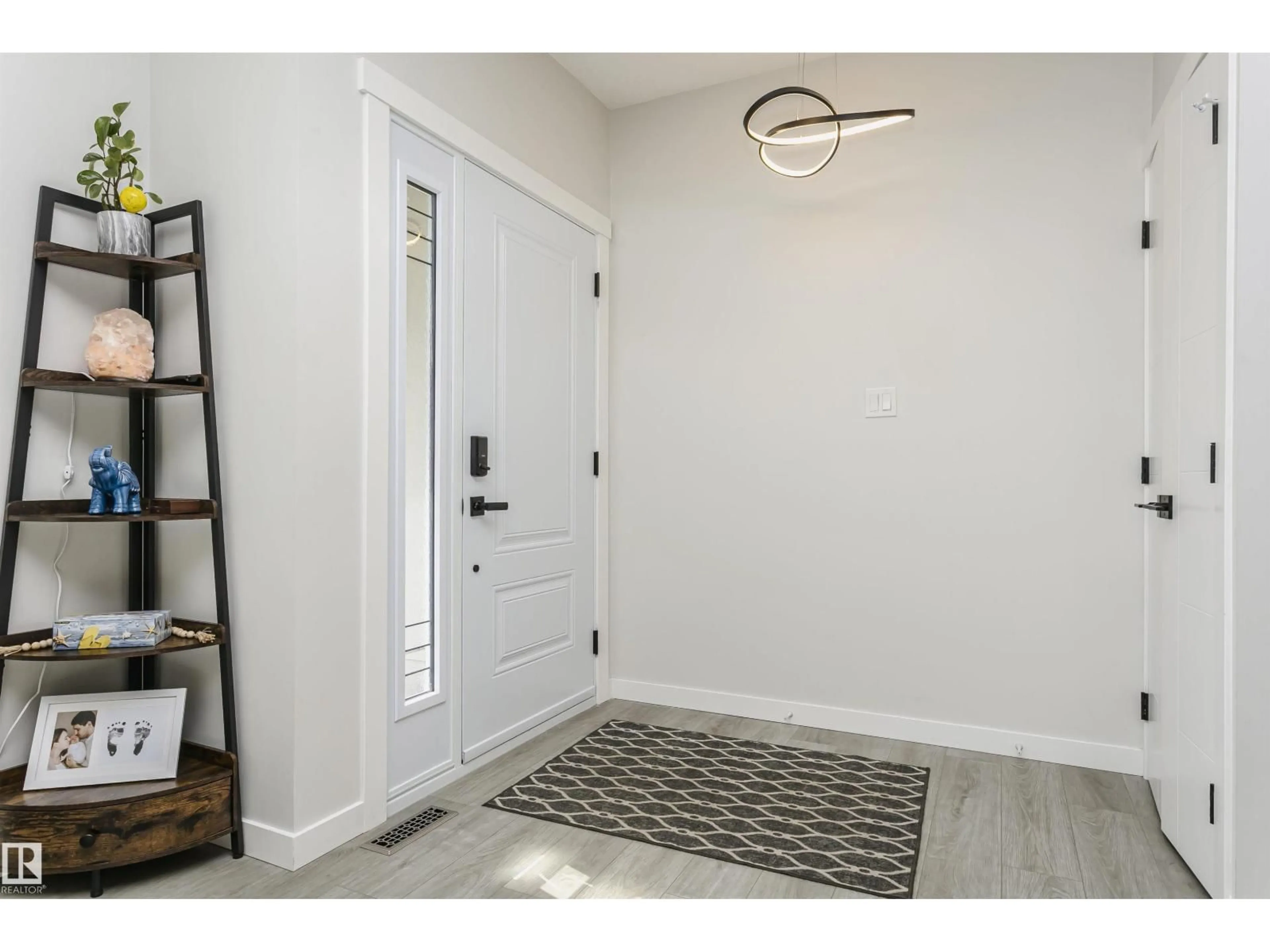 Indoor entryway for NW - 6432 187 ST E, Edmonton Alberta T5T2N3