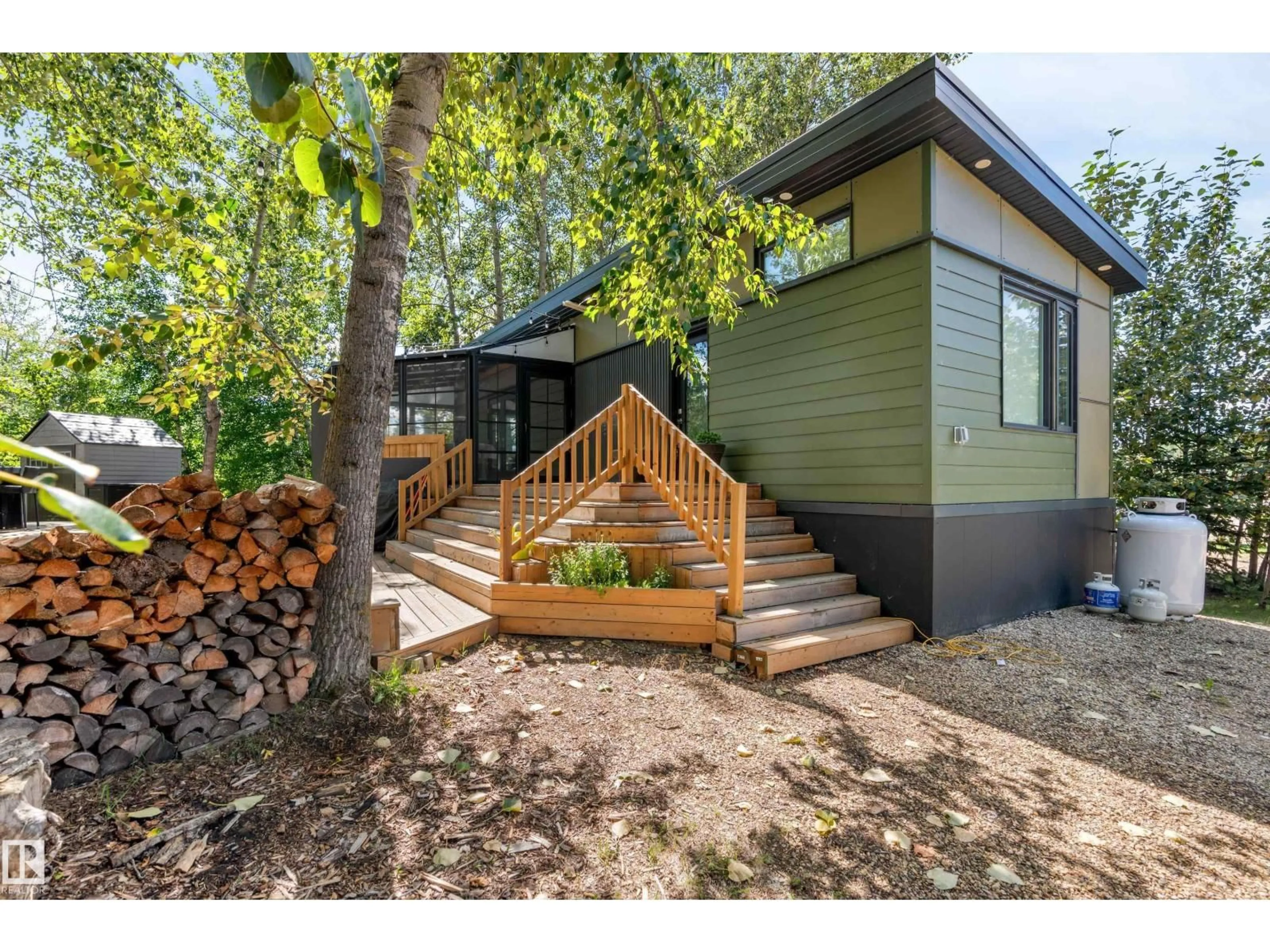 Home with vinyl exterior material, forest/trees view for 51010 - 16 RANGE ROAD 264, Rural Parkland County Alberta T7Y1E2