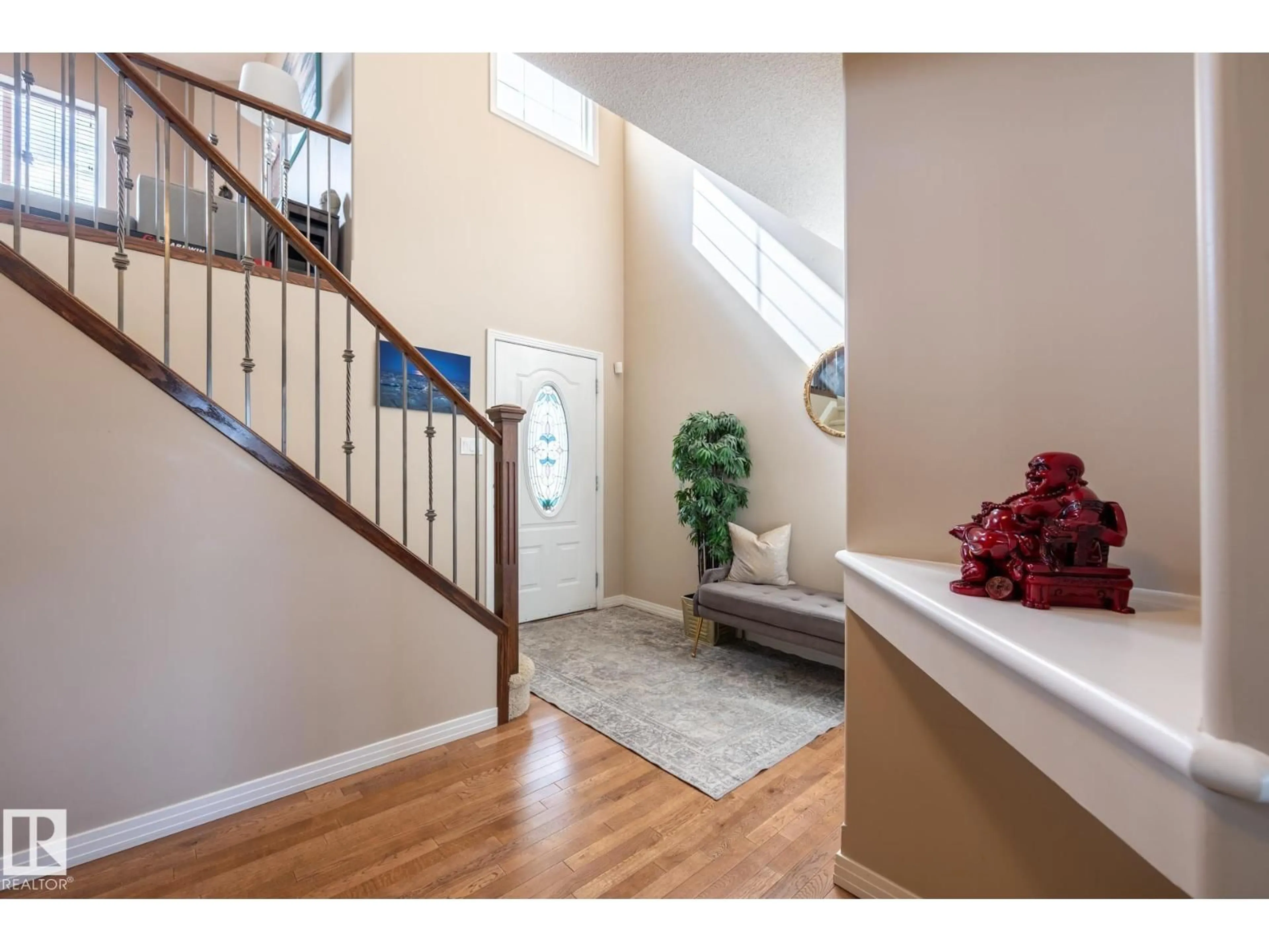 Indoor entryway for SW - 8214 6 AV, Edmonton Alberta T6X1L6