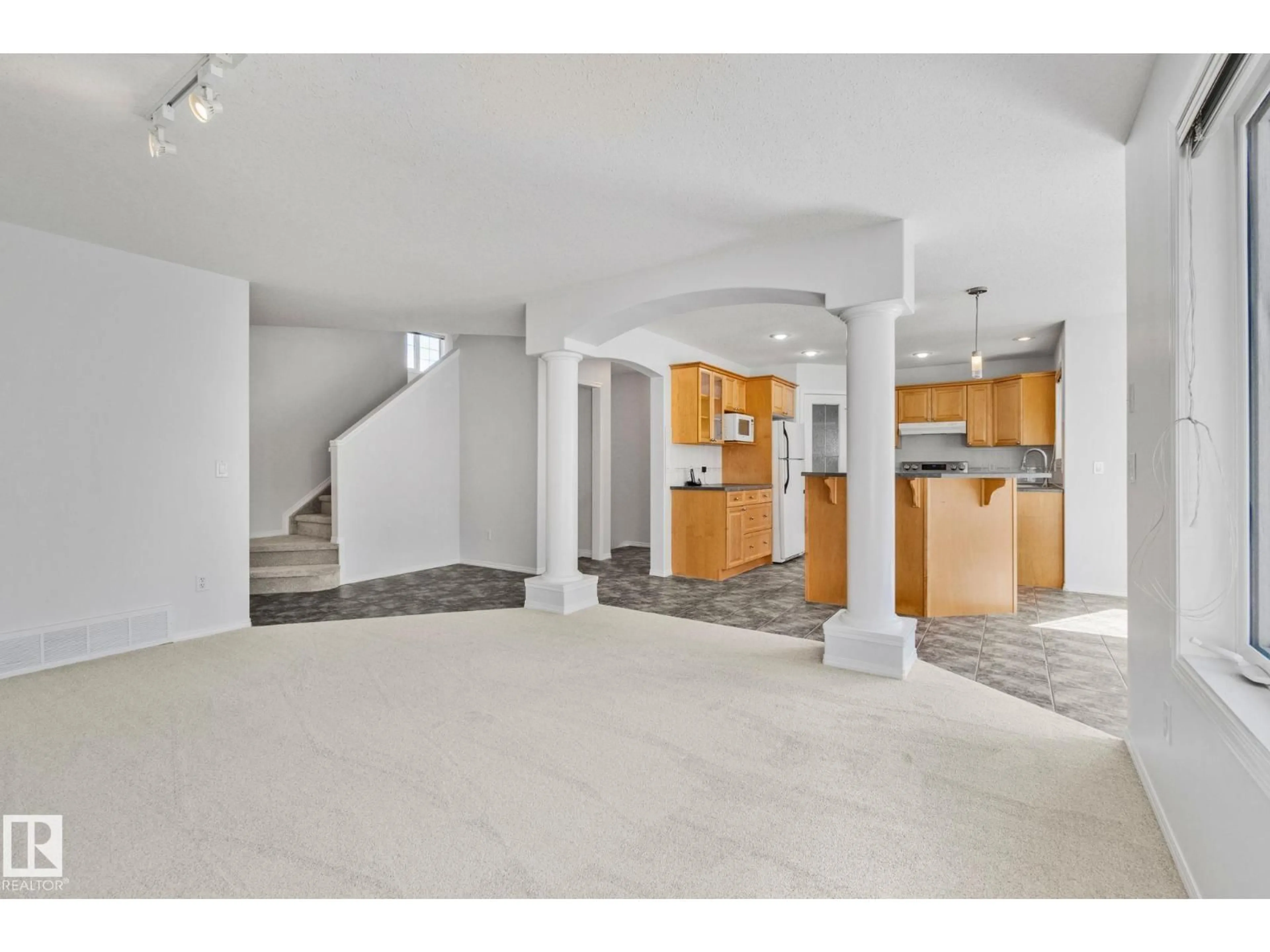 Open concept kitchen, ceramic/tile floor for 913 BRECKENRIDGE CO, Edmonton Alberta T5T6J9