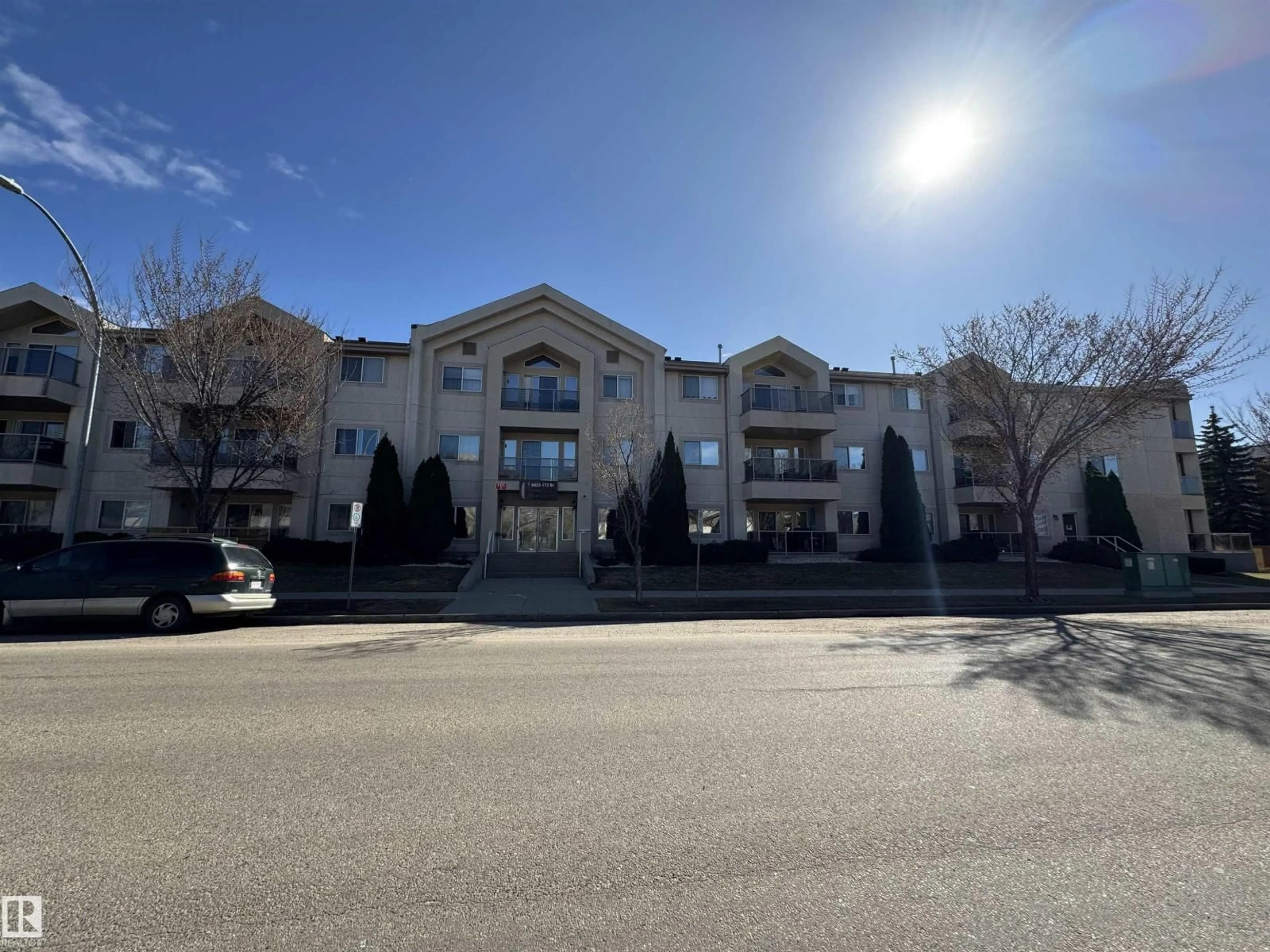 A pic from outside/outdoor area/front of a property/back of a property/a pic from drone, unknown for 6623 172 ST, Edmonton Alberta T5T6J2