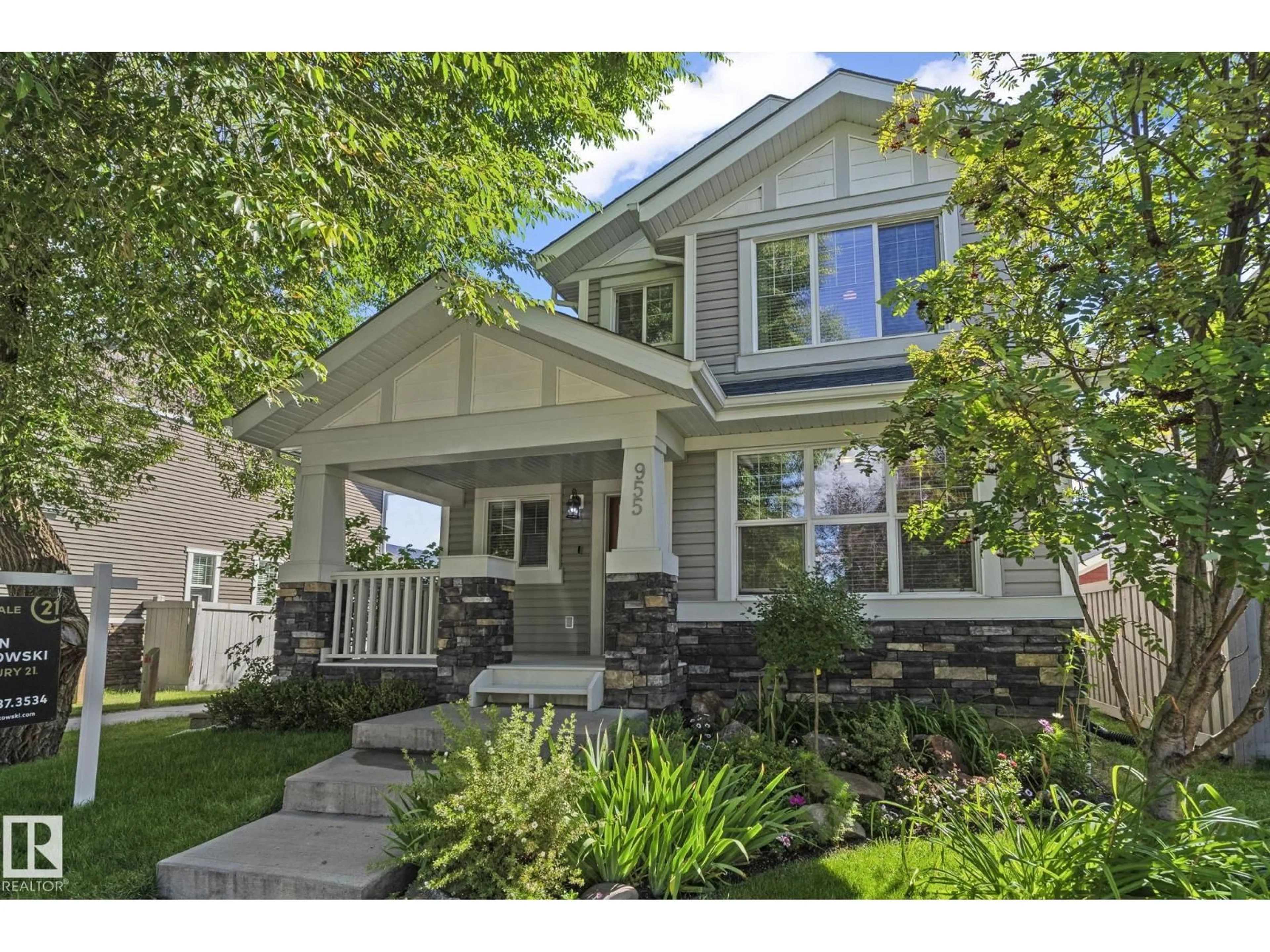 Home with vinyl exterior material, street for 955 VALOUR WY, Edmonton Alberta T5E6P2
