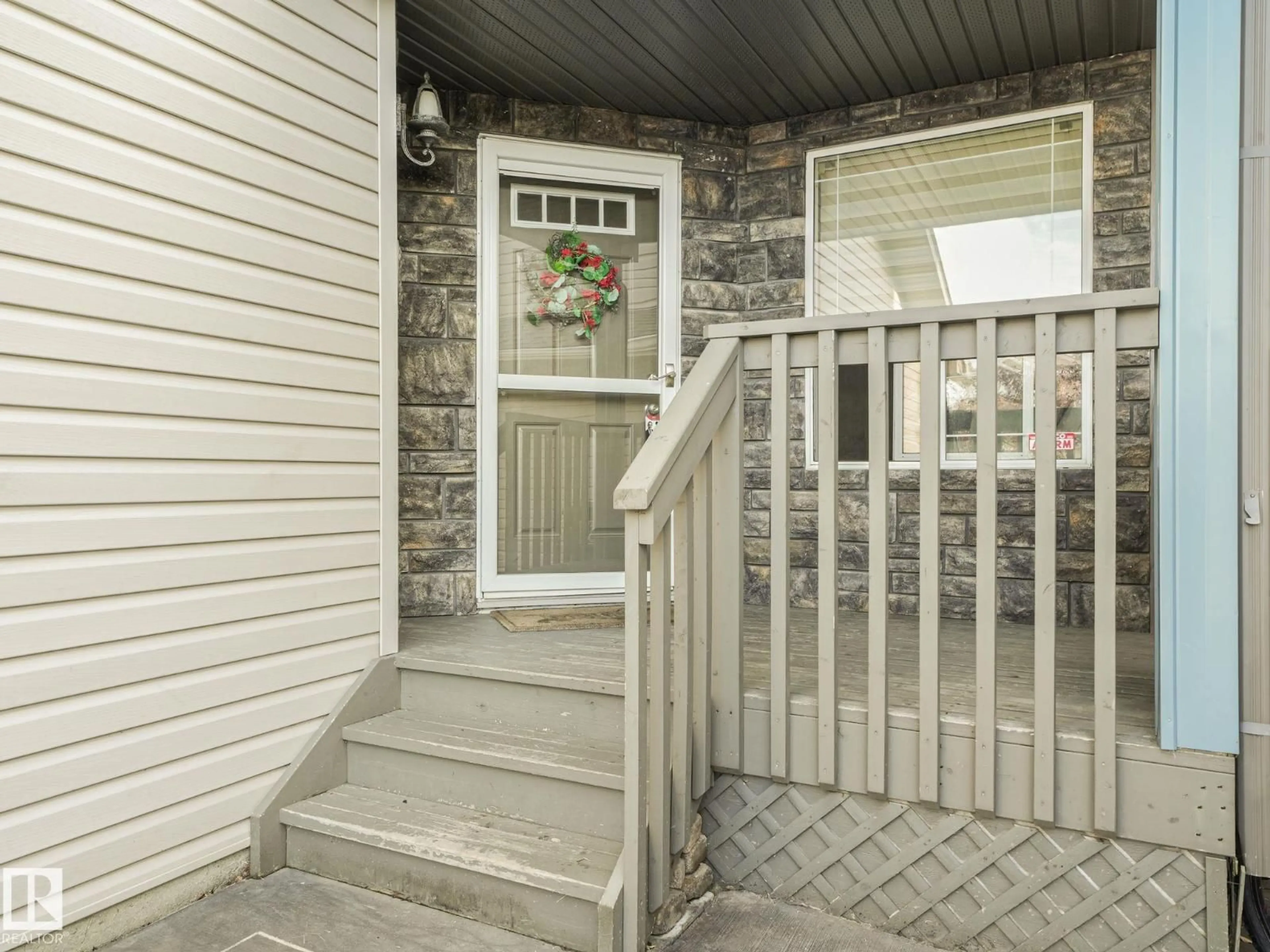Indoor entryway for 11807 170 AV, Edmonton Alberta T5X6H8
