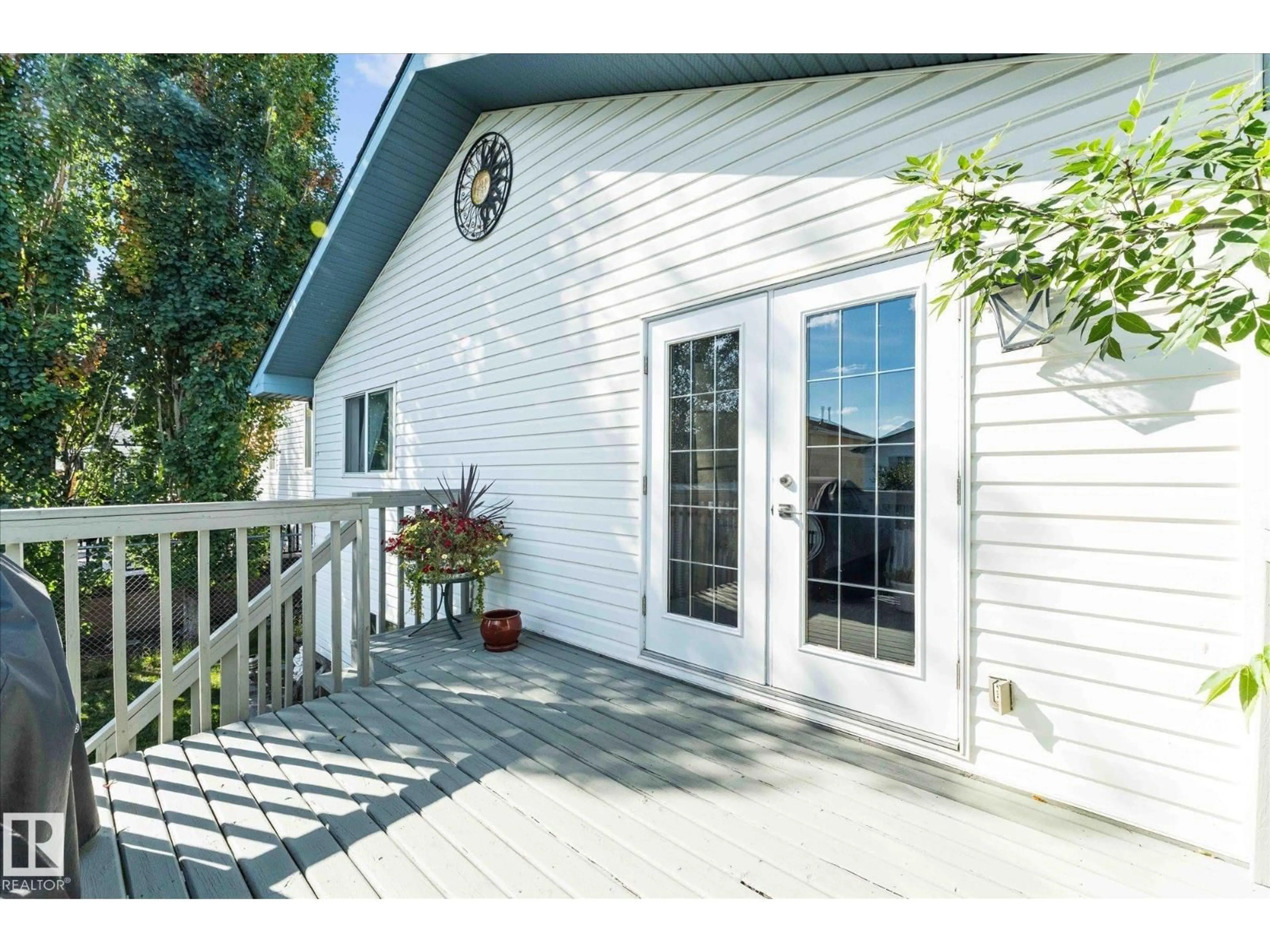 Home with vinyl exterior material, water/lake/river/ocean view for 13 DEER PARK RD, Spruce Grove Alberta T7X3K2