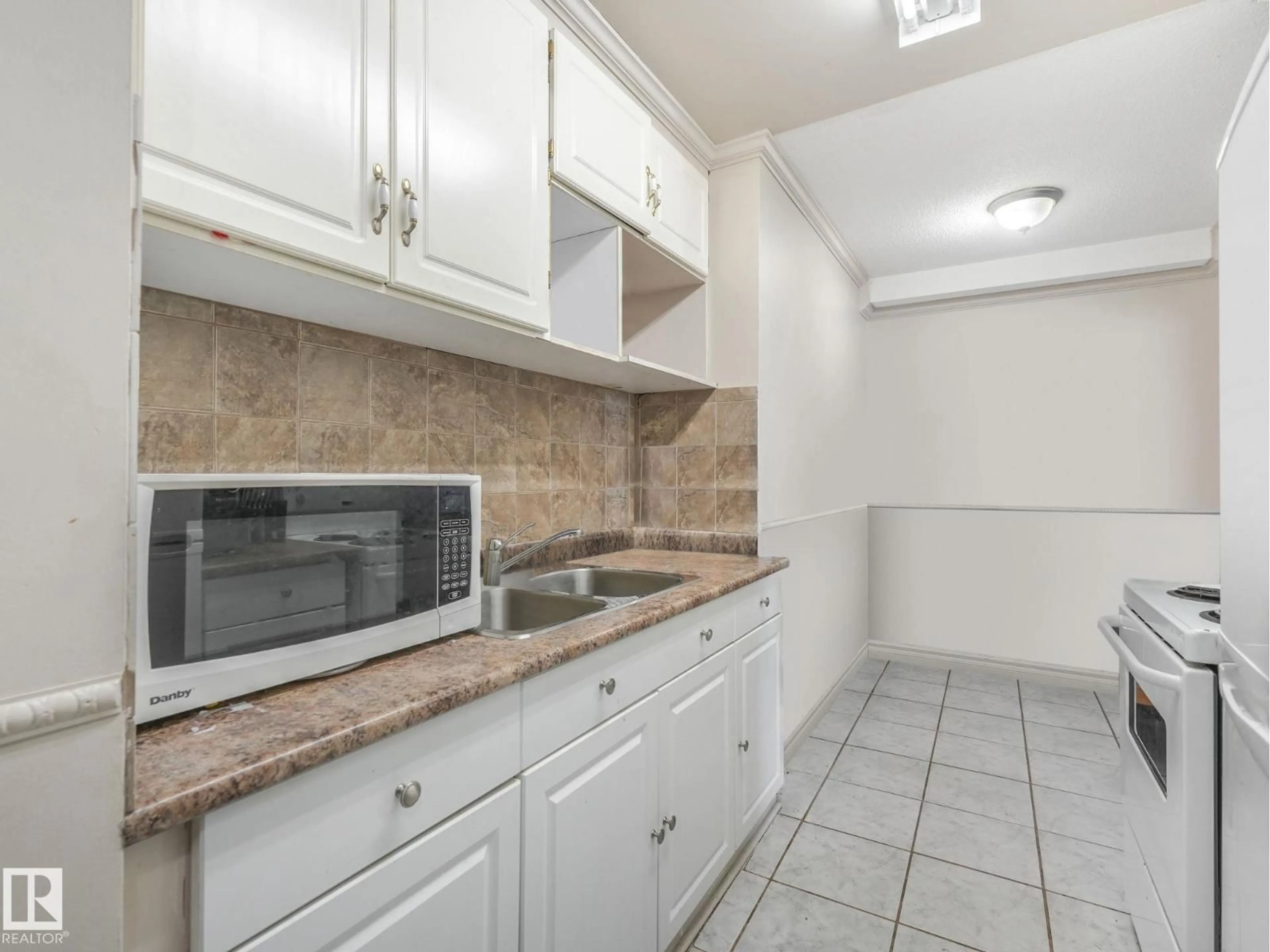 Standard kitchen, ceramic/tile floor for #8B - 13230 FORT RD, Edmonton Alberta T5A1C2