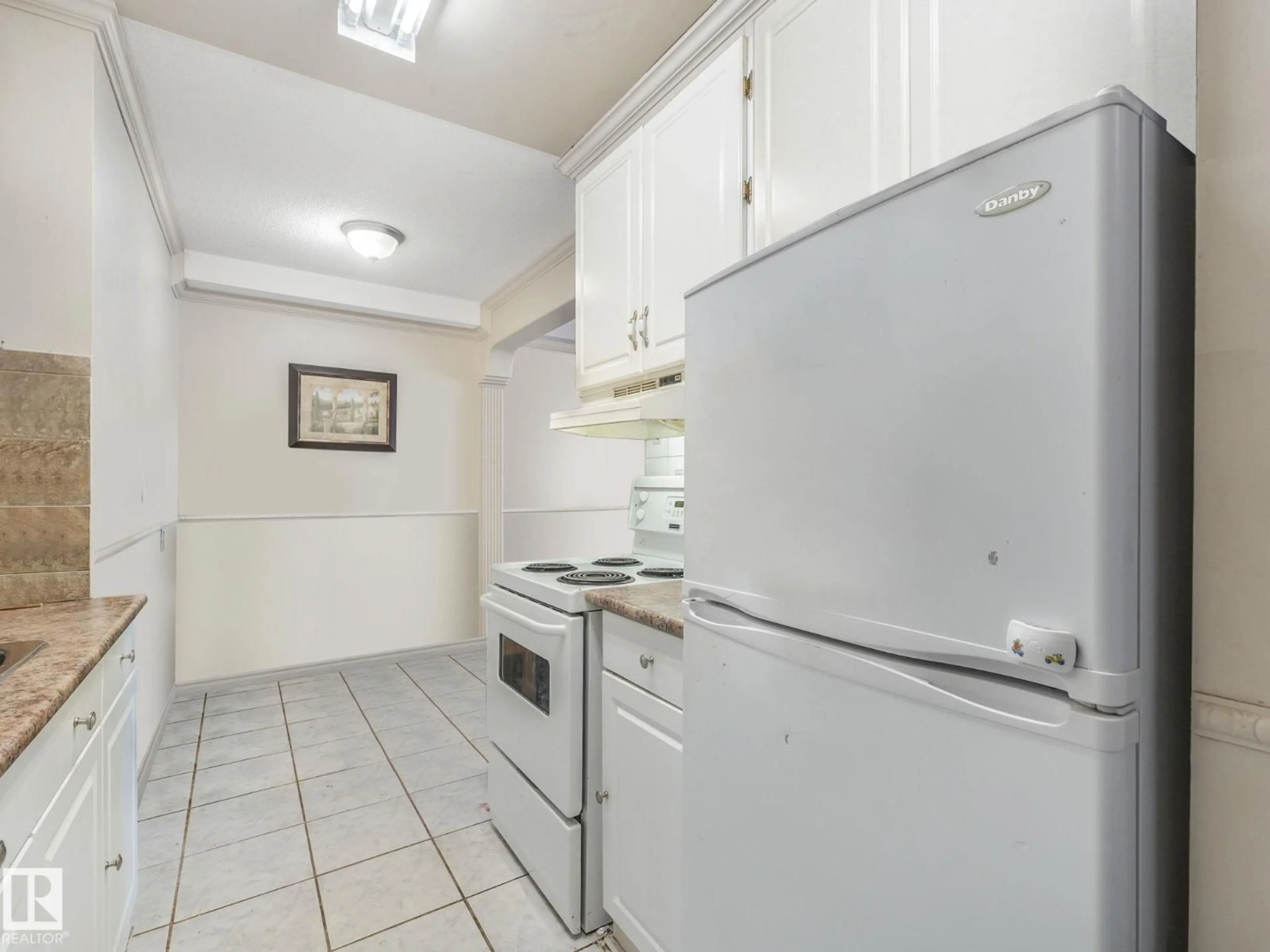 Standard kitchen, unknown for #8B - 13230 FORT RD, Edmonton Alberta T5A1C2