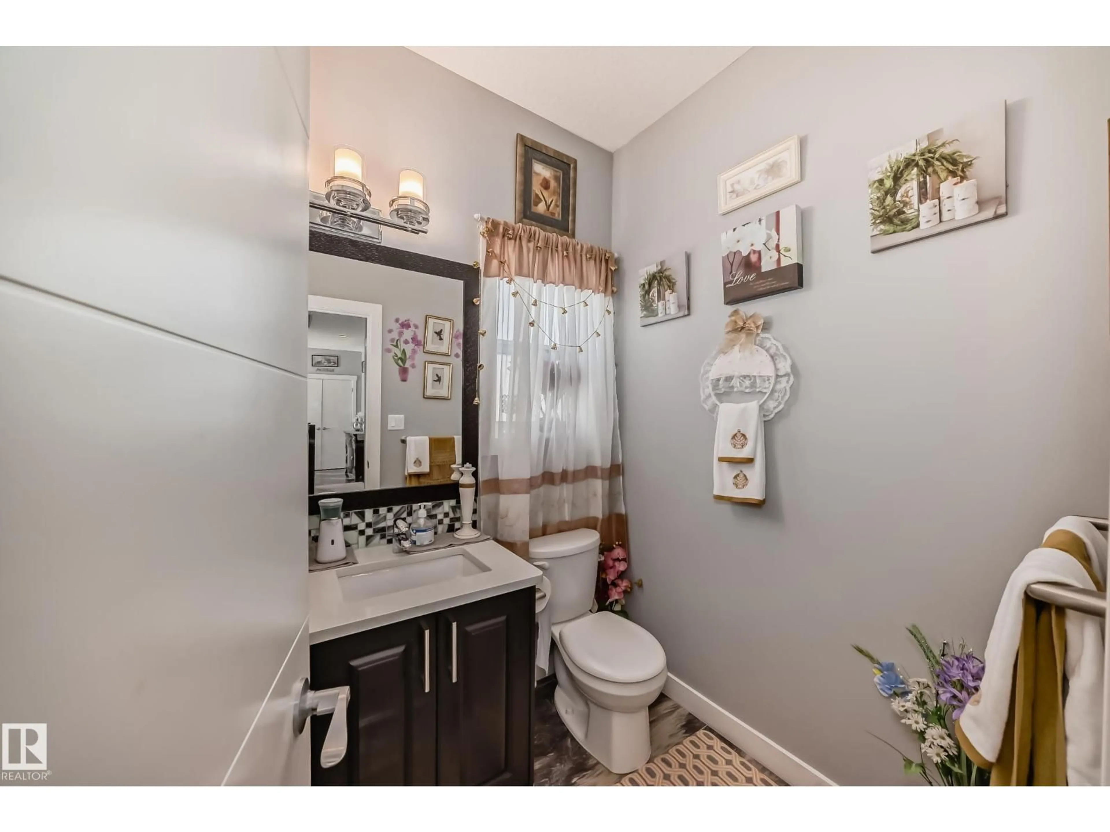 Standard bathroom, ceramic/tile floor for 3808 TRIOMPHE BV, Beaumont Alberta T4X0C4