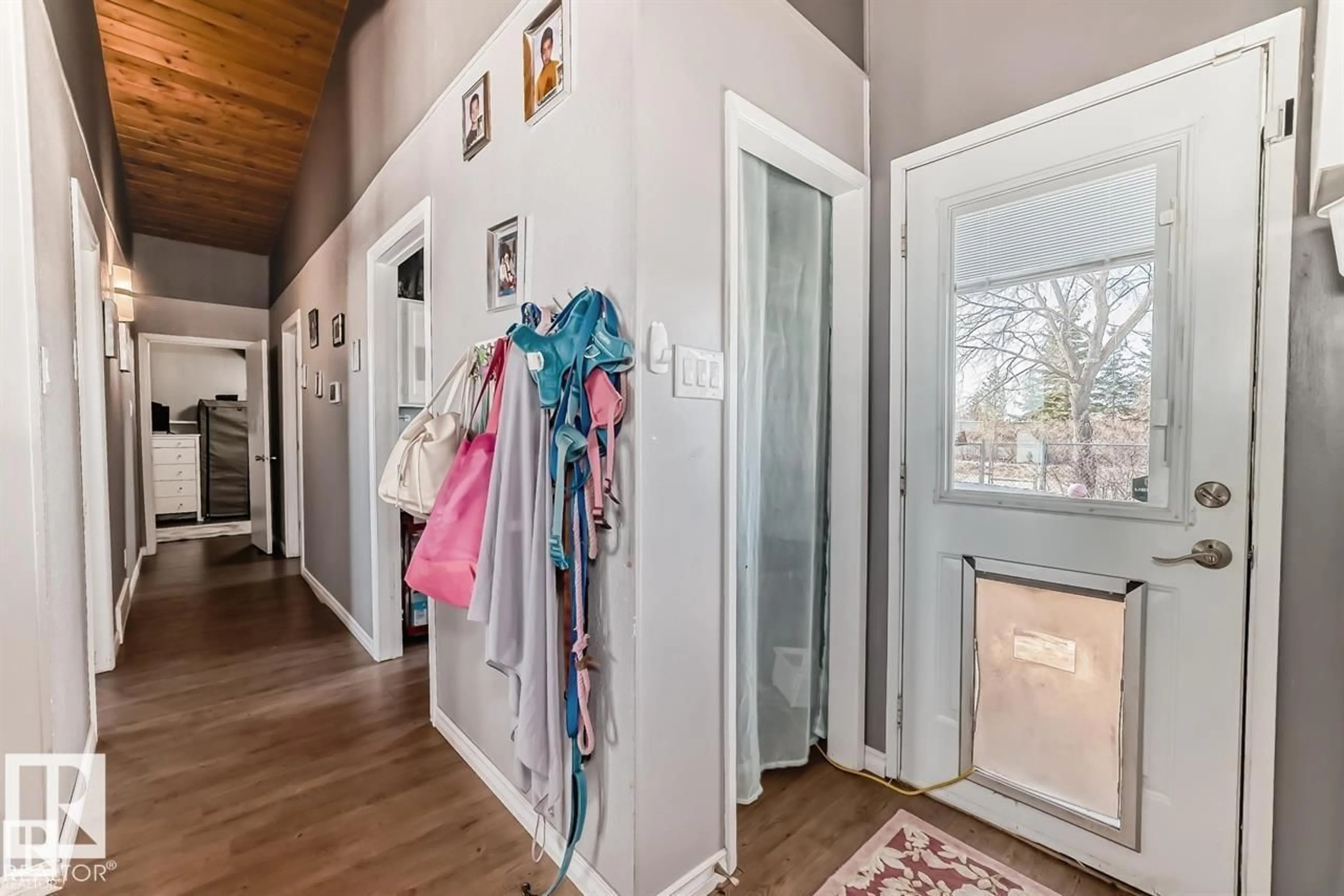 Indoor entryway for 6822 50 AV, Rural Lac Ste. Anne County Alberta T0E0A0