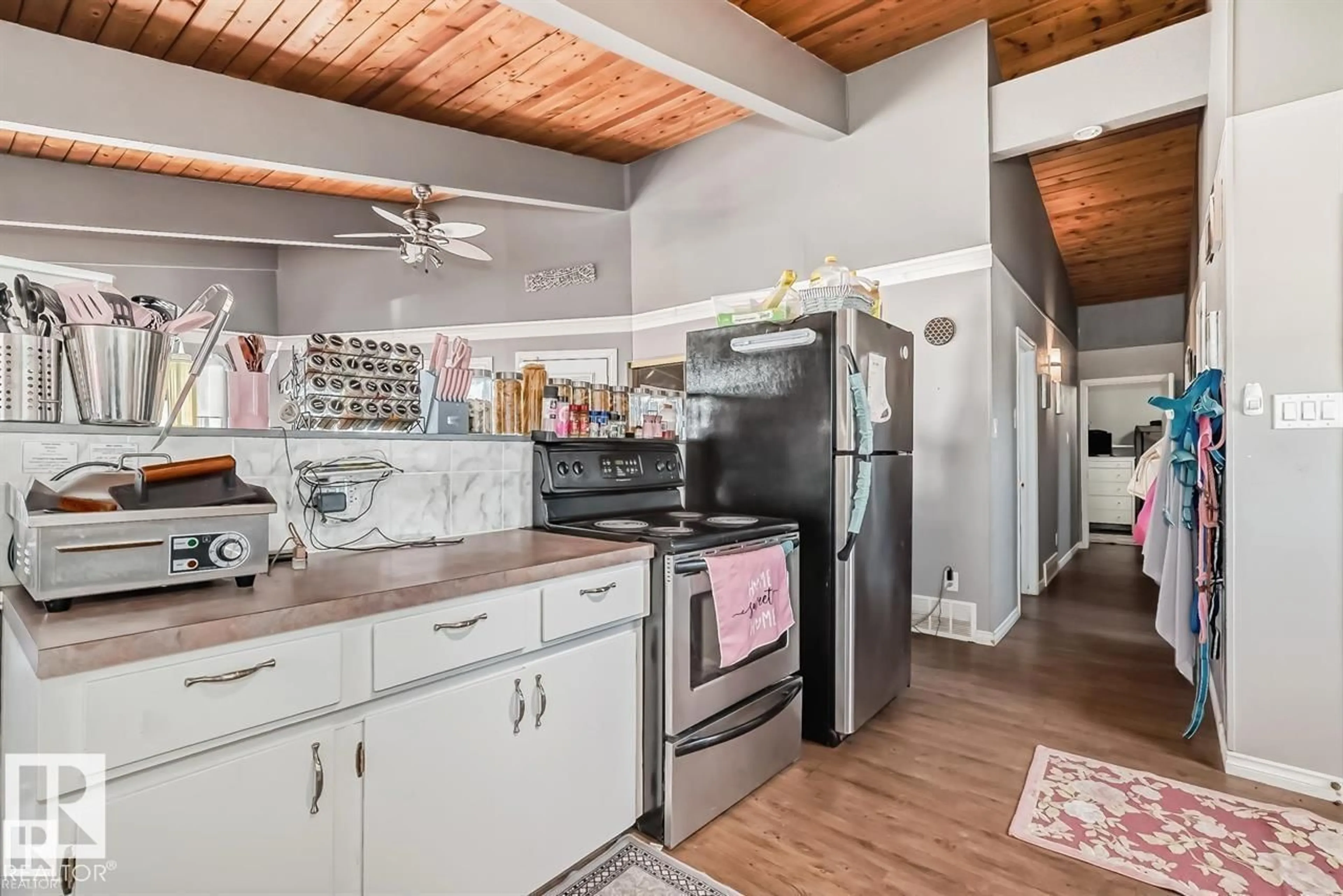 Open concept kitchen, unknown for 6822 50 AV, Rural Lac Ste. Anne County Alberta T0E0A0