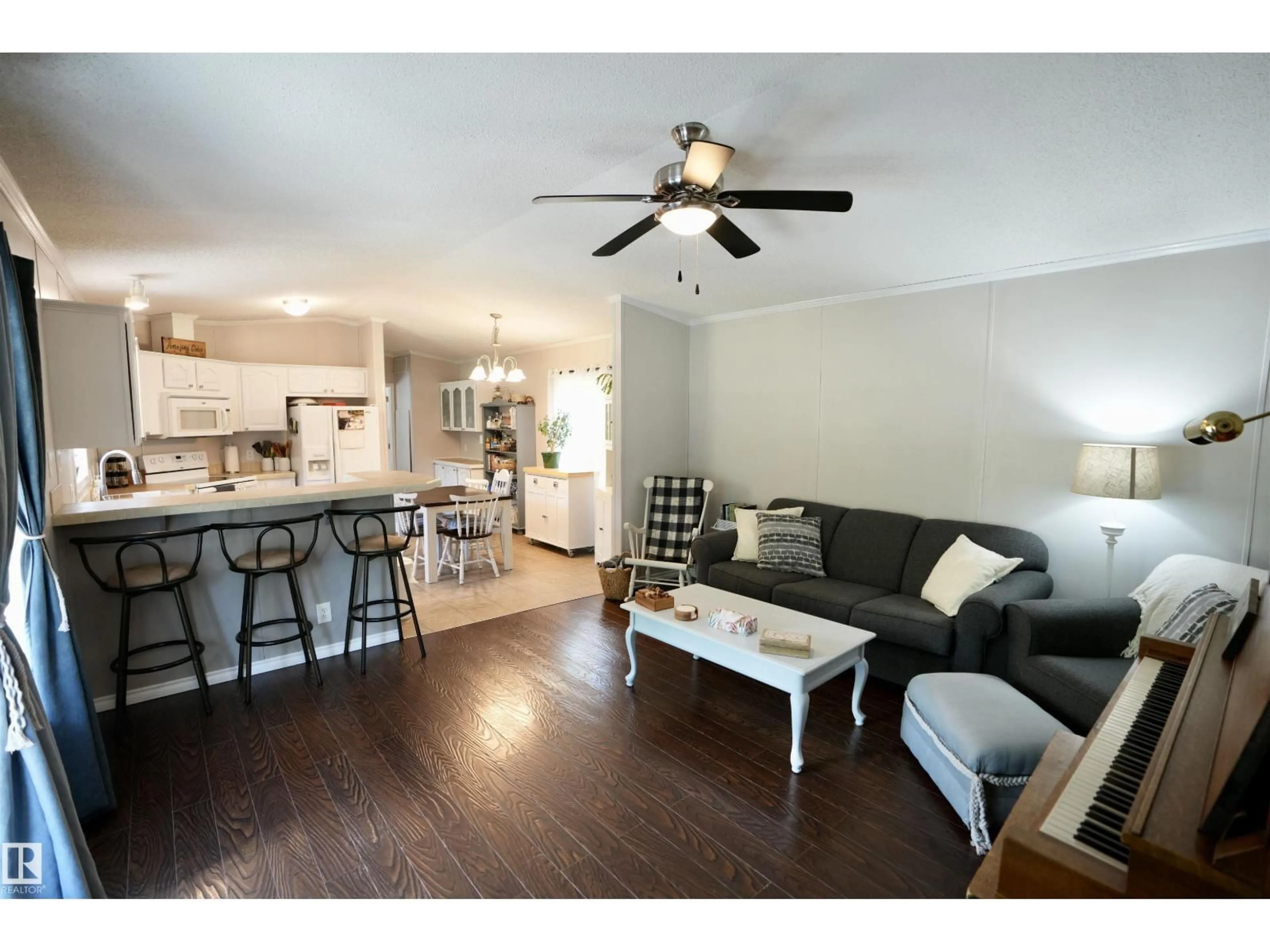 Living room with furniture, wood/laminate floor for 113 - 111 58532 RR, Rural St. Paul County Alberta T0A0C0