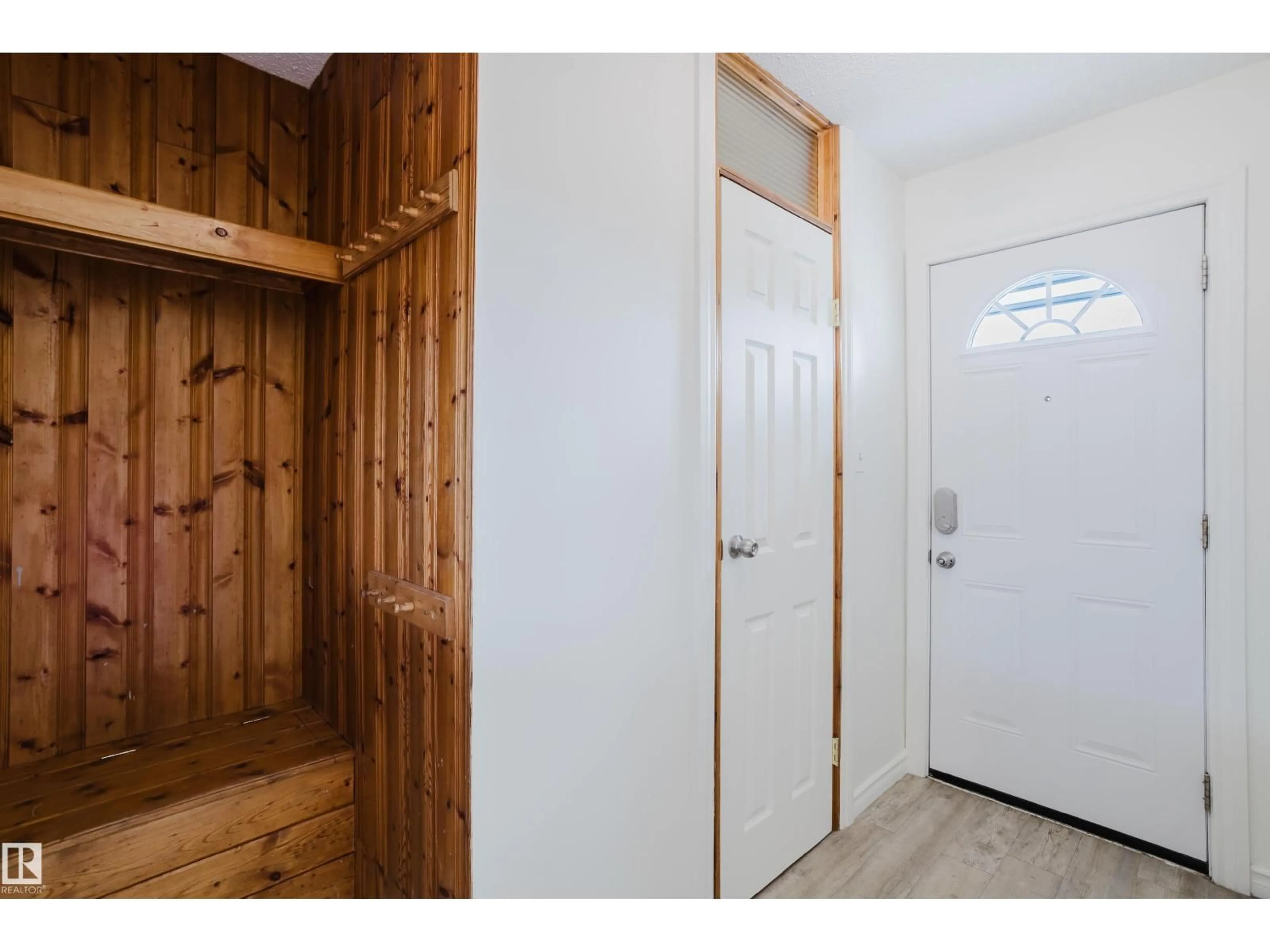 Indoor entryway for 1168 MILLBOURNE RD E NW, Edmonton Alberta T6K1W1