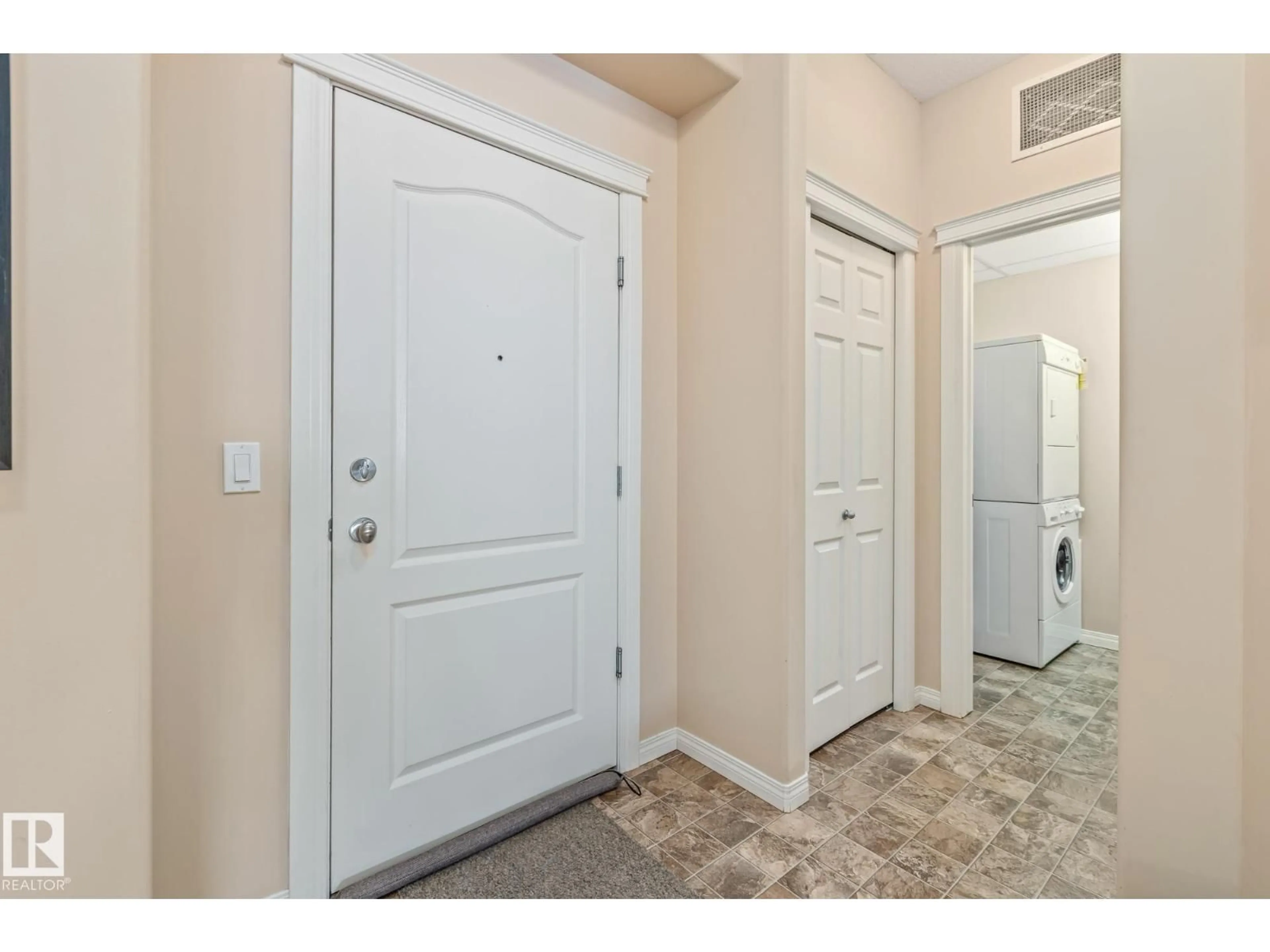 Indoor entryway for 436 INGLEWOOD DR, St. Albert Alberta T8N0B6