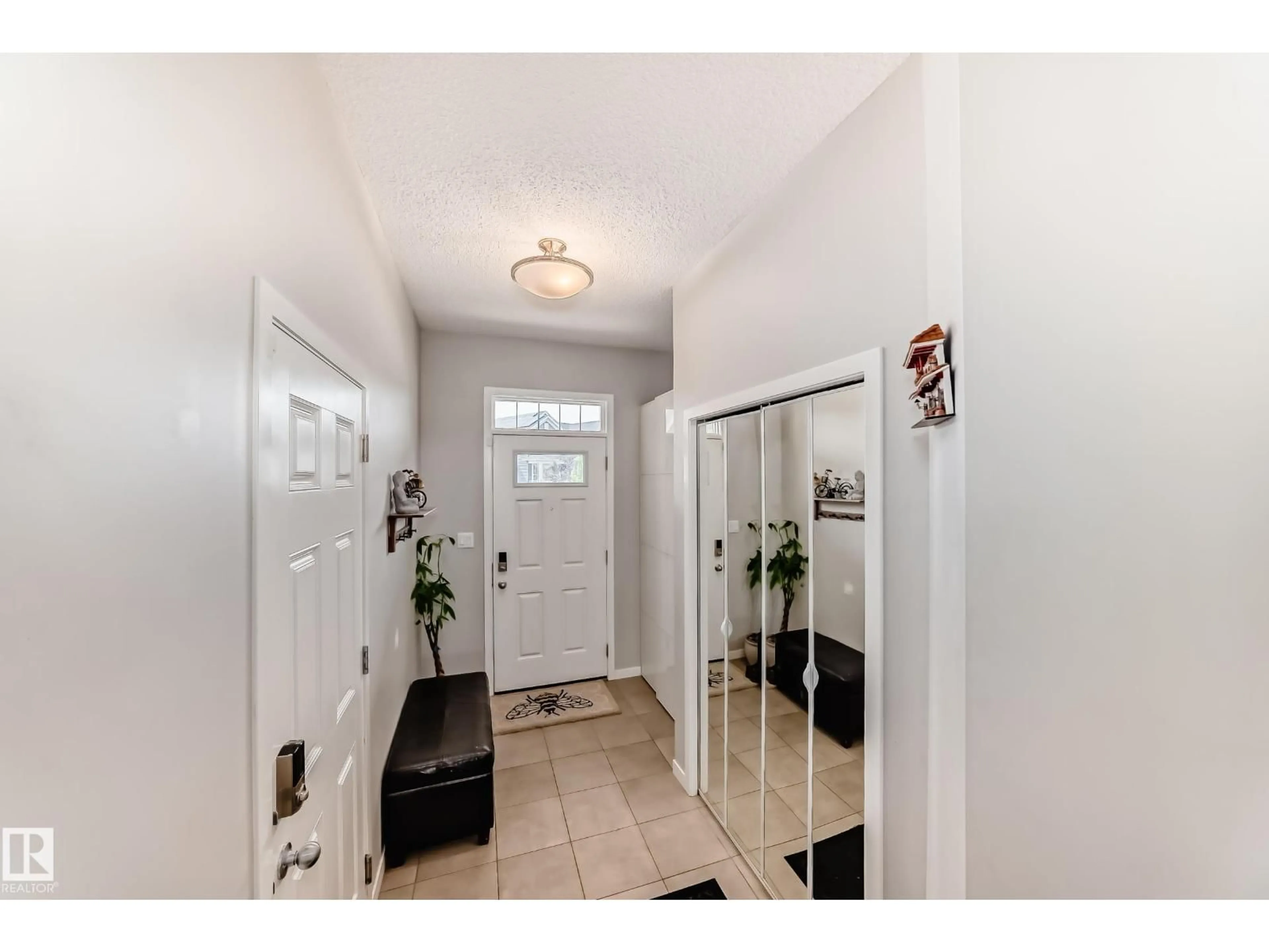 Indoor entryway for 2333 82 ST, Edmonton Alberta T6X2J7
