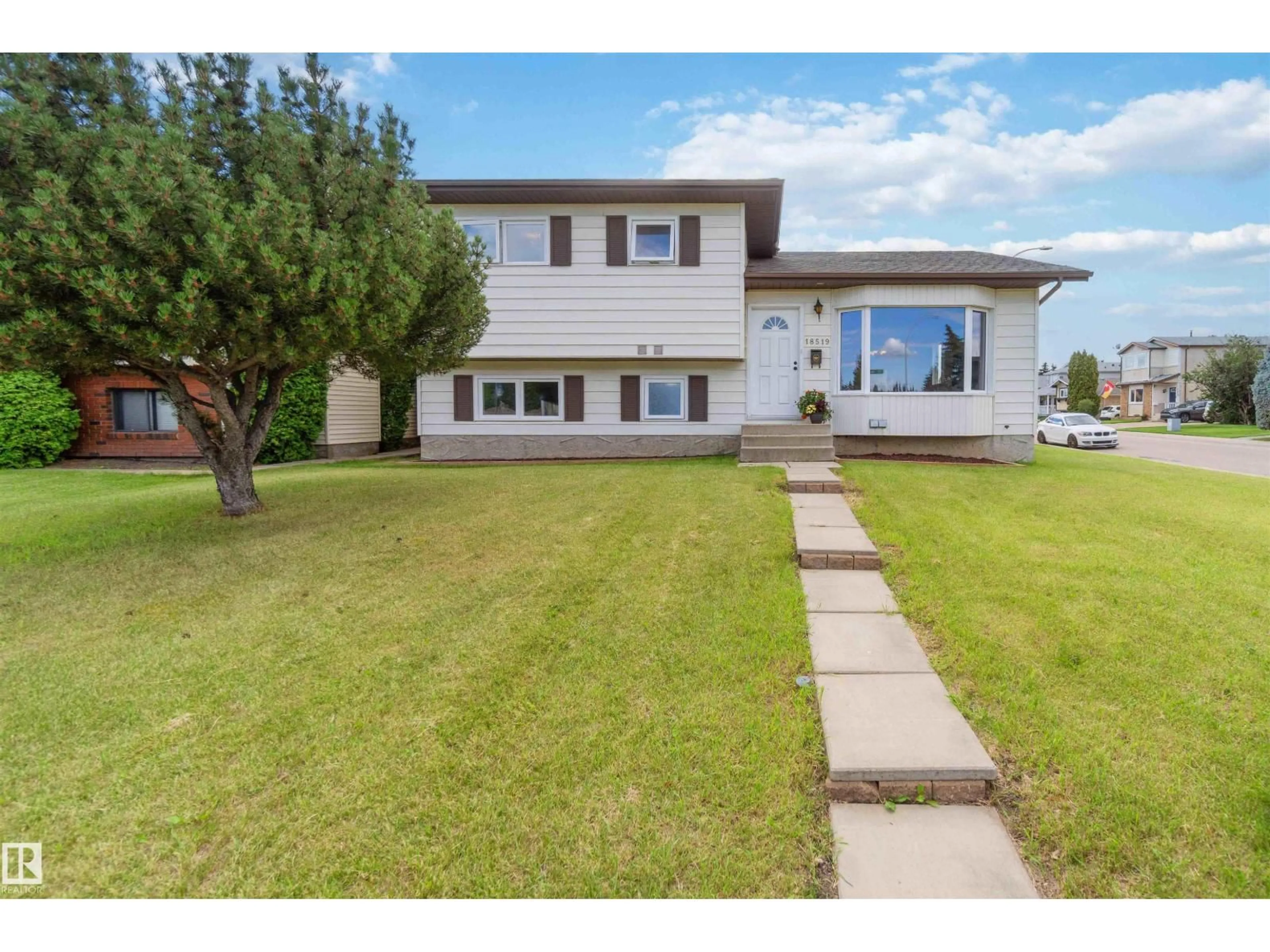 Home with vinyl exterior material, street for 18519 57 AV, Edmonton Alberta T6M1Z8