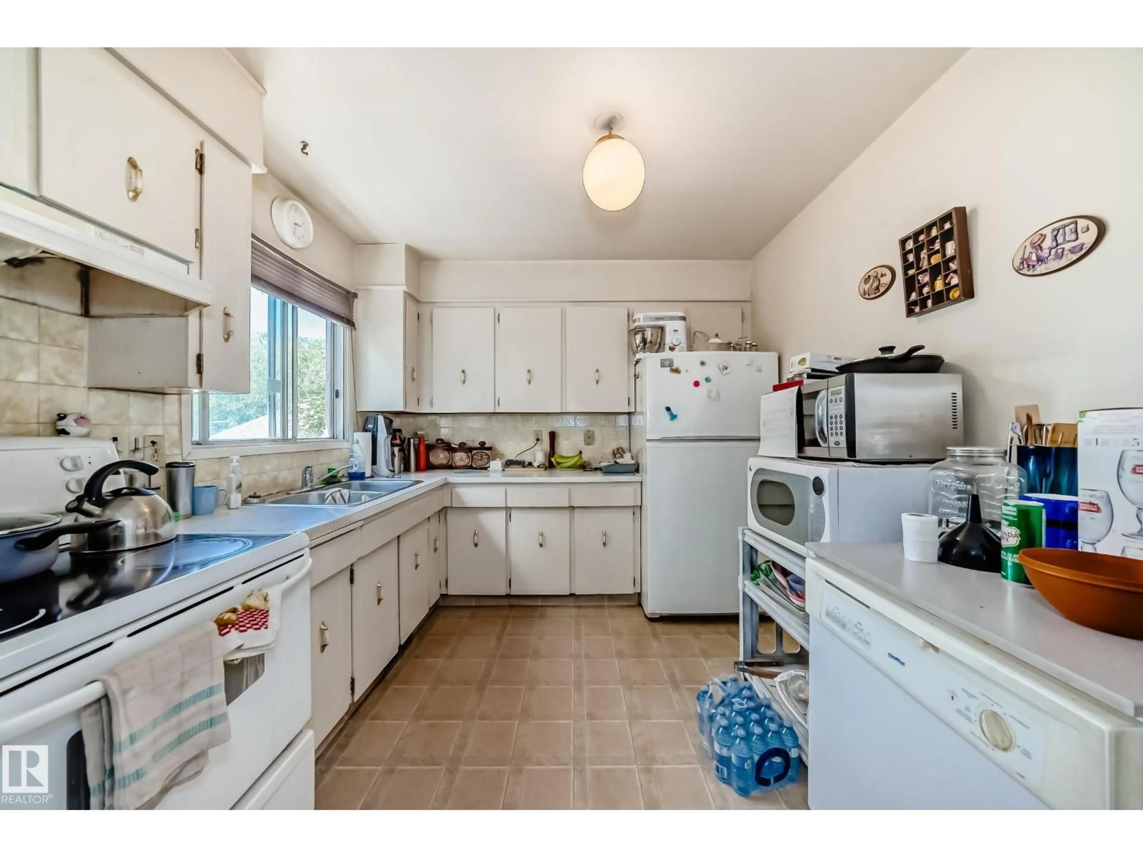 Standard kitchen, ceramic/tile floor for NW - 1720 49A ST, Edmonton Alberta T6L3K6