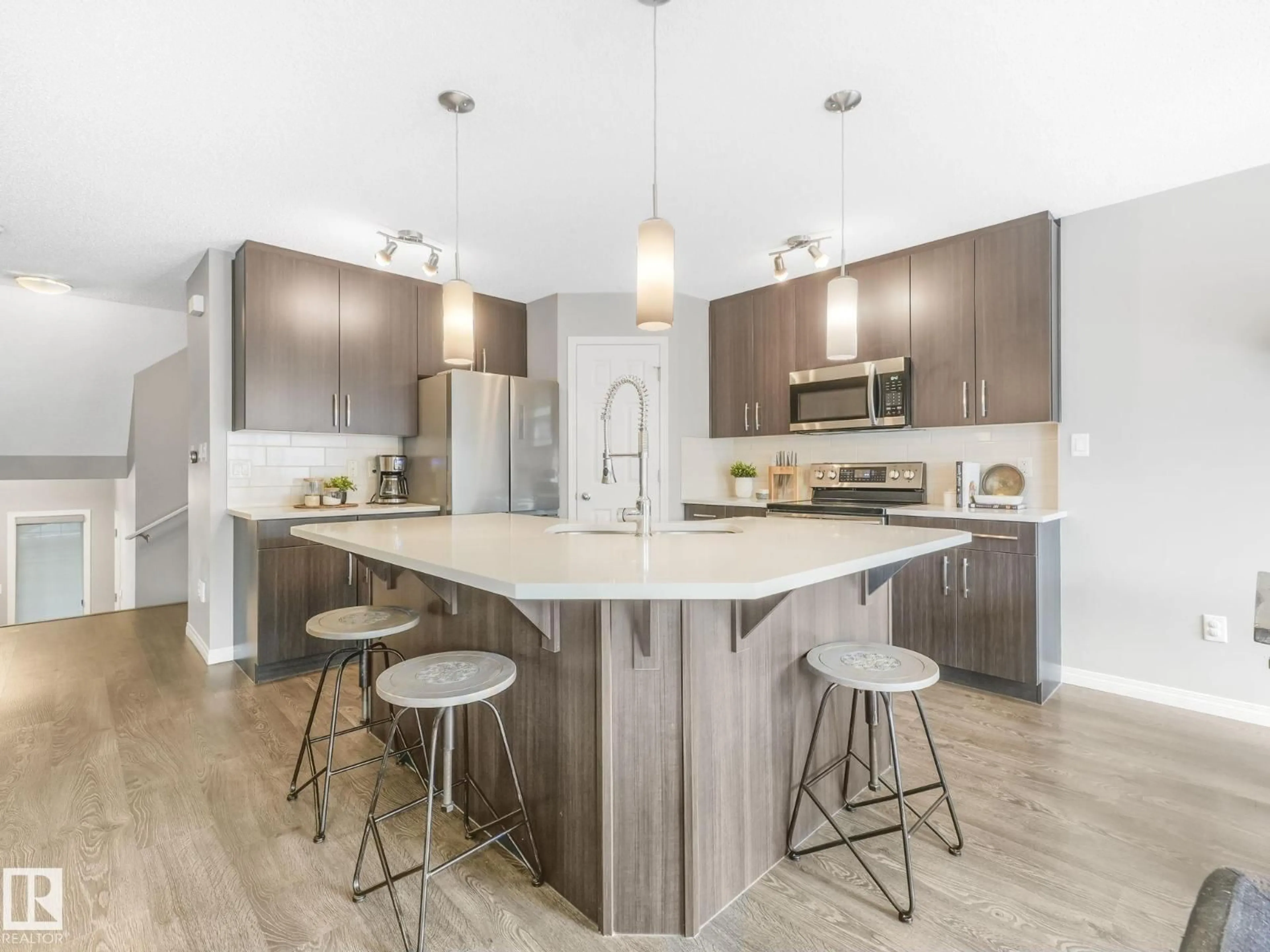 Open concept kitchen, unknown for 1671 CHAPMAN WY, Edmonton Alberta T6W0Y5