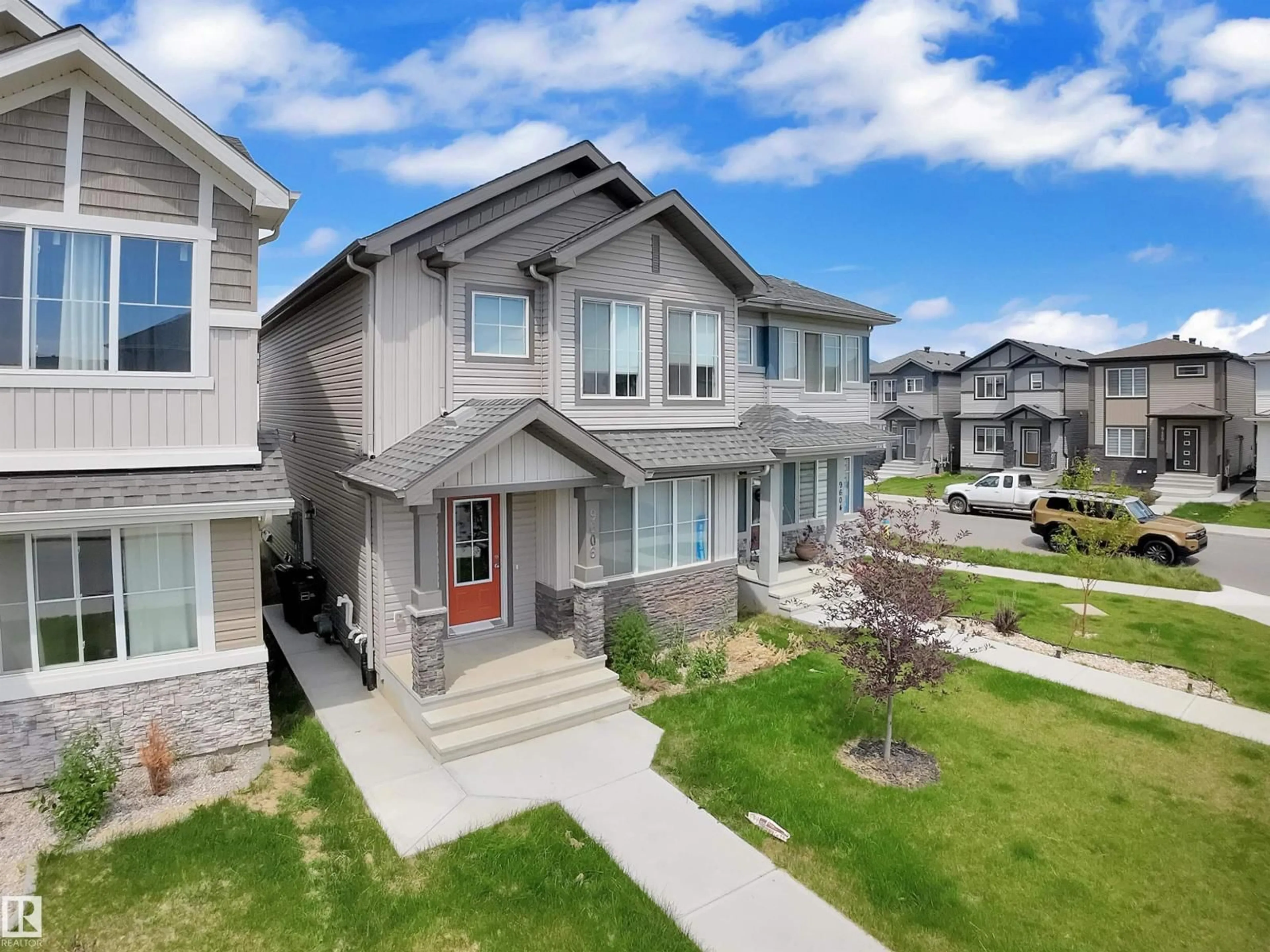 A pic from outside/outdoor area/front of a property/back of a property/a pic from drone, street for SW - 9606 COLAK LINK LI, Edmonton Alberta T6W5B6