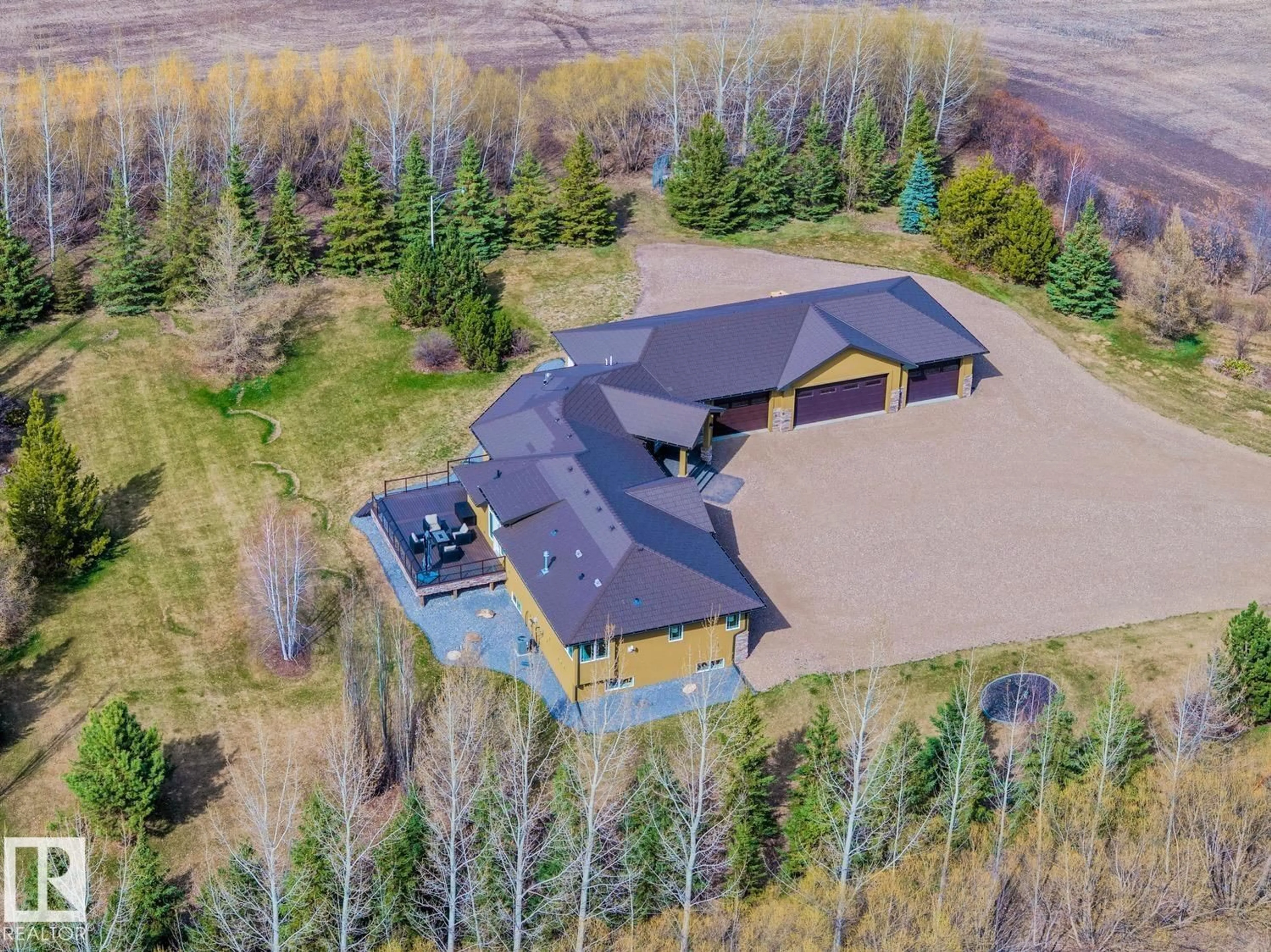 A pic from outside/outdoor area/front of a property/back of a property/a pic from drone, unknown for 52426 RGE RD 134, Rural Minburn County Alberta T0B2S0