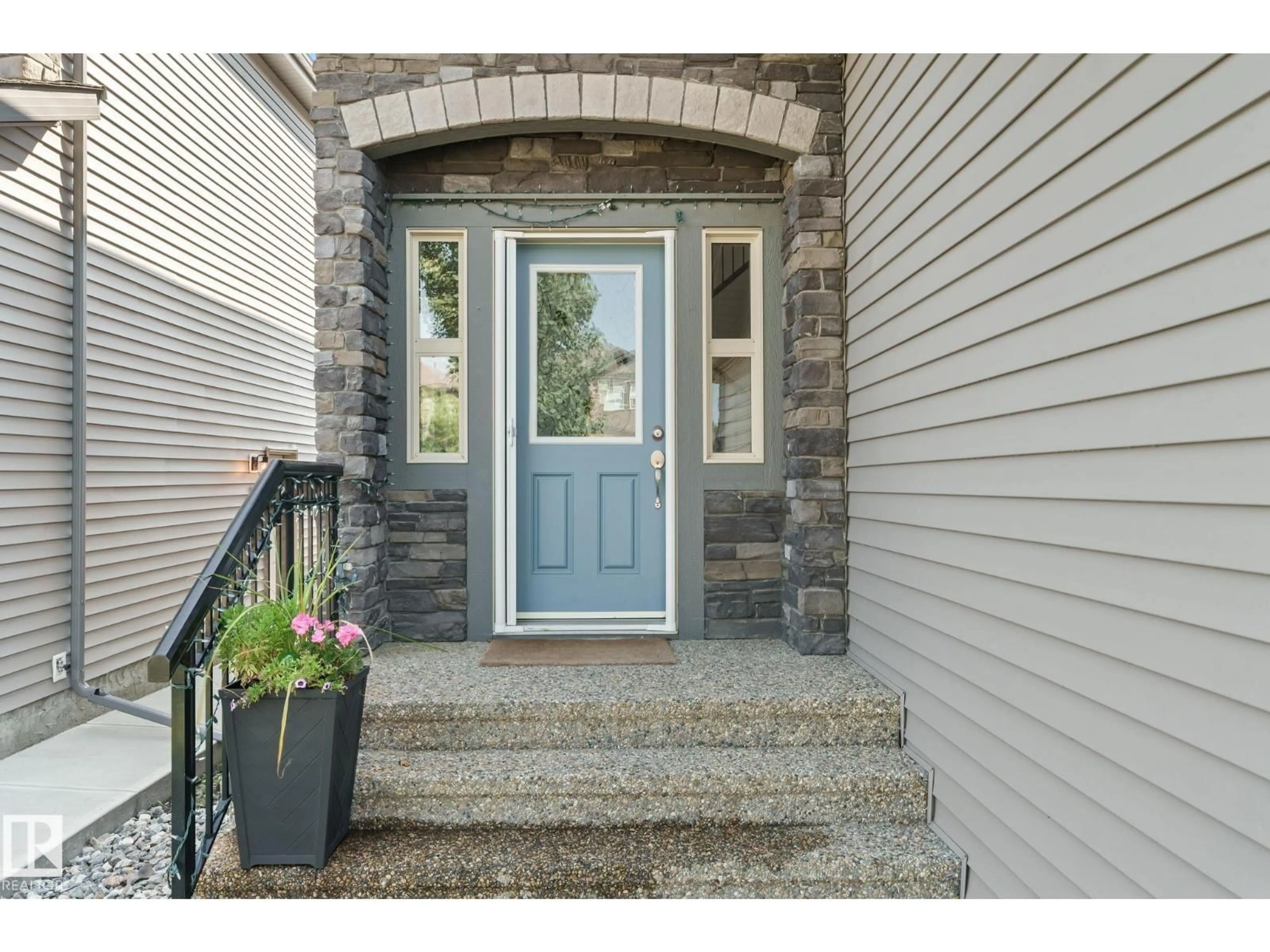 Indoor entryway for 22 GARNEAU GA, Spruce Grove Alberta T7X0A7