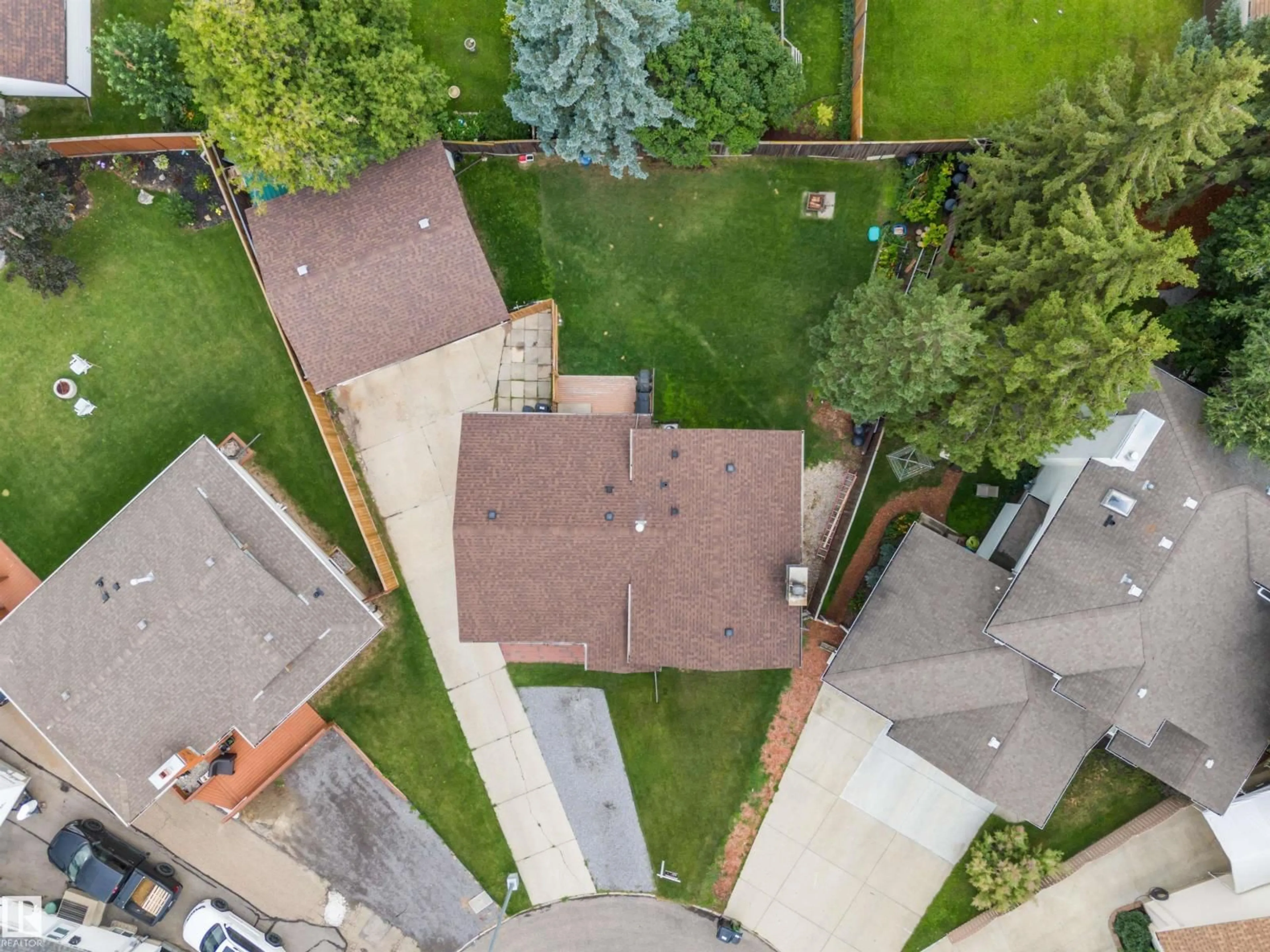 A pic from outside/outdoor area/front of a property/back of a property/a pic from drone, street for 3528 13 AV, Edmonton Alberta T6L3B3