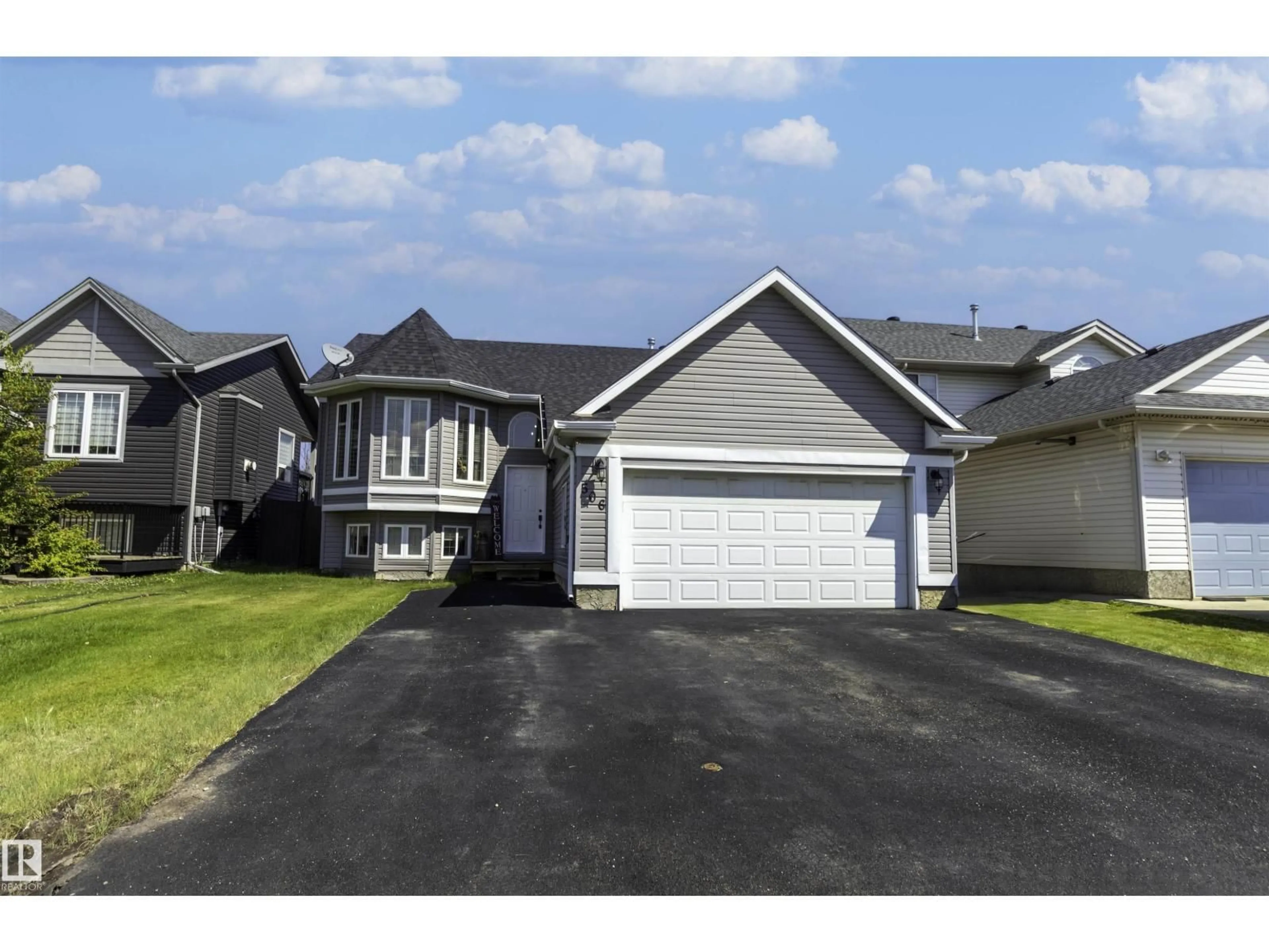 Home with vinyl exterior material, street for 506 ATHABASCA AV, Fort McMurray Alberta T9J1G8