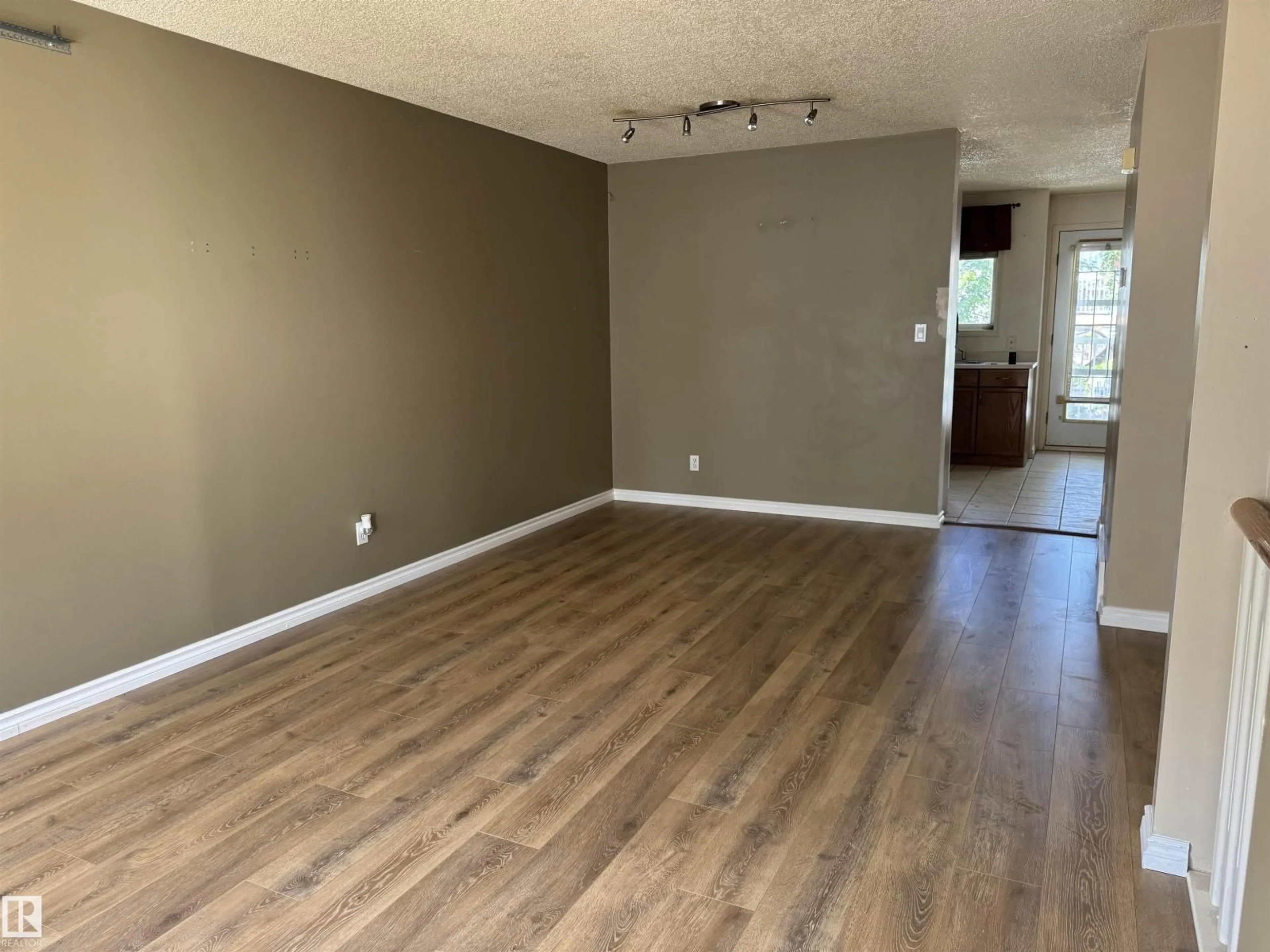 A pic of a room for #8 - 11718 97 ST, Edmonton Alberta T5G1Y2