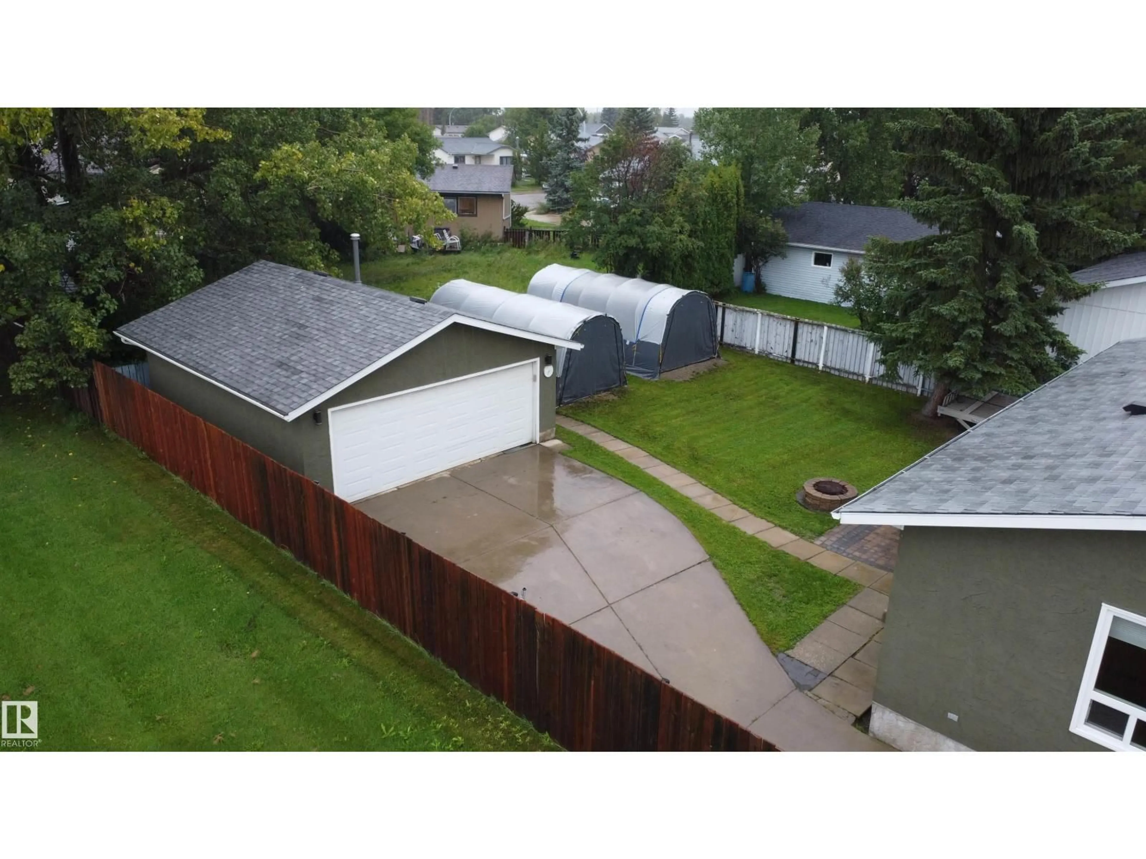 A pic from outside/outdoor area/front of a property/back of a property/a pic from drone, street for 3614 CALEDONIA DR, Leduc Alberta T9E6G4
