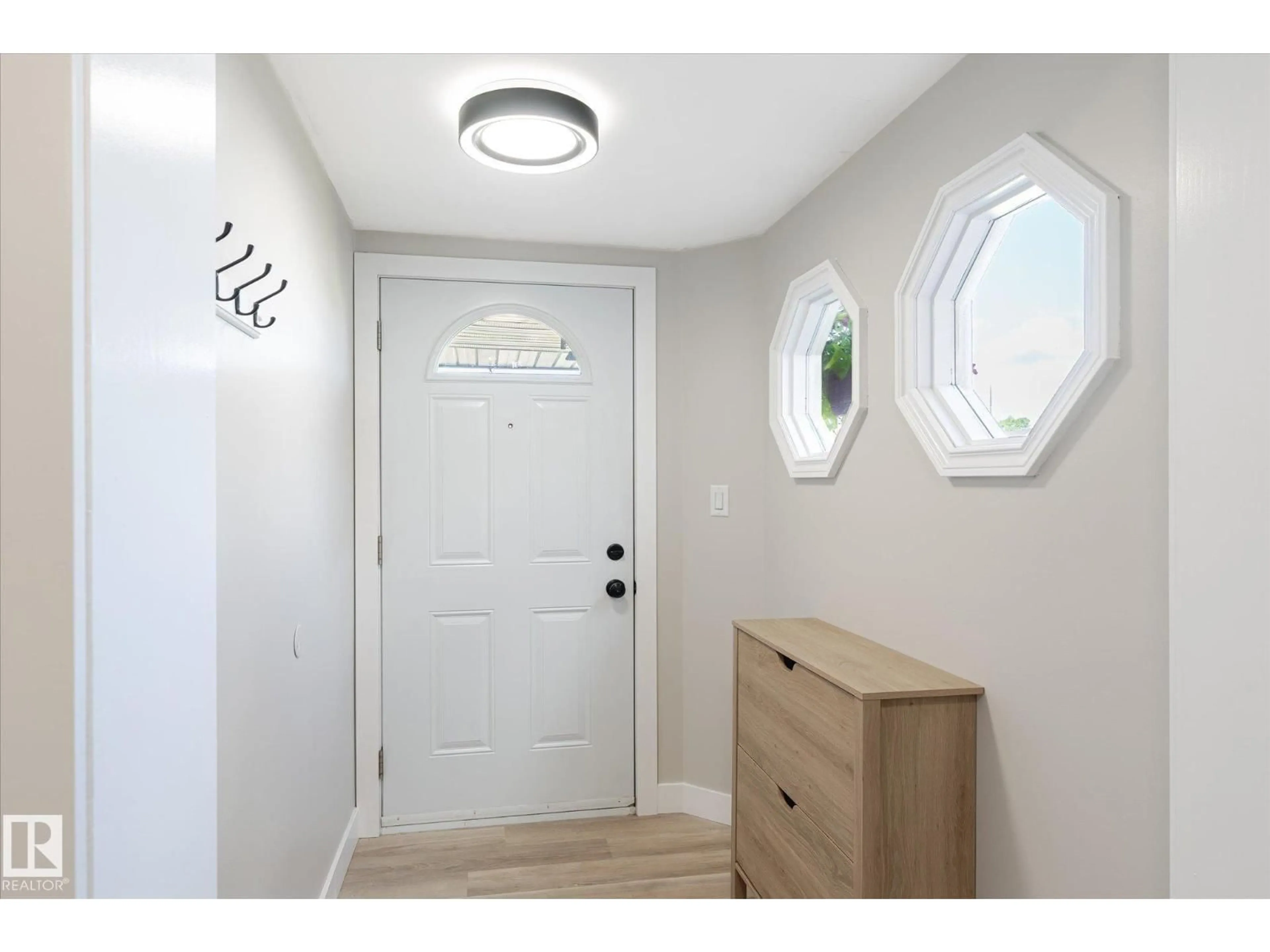 Indoor entryway for NW - 13543 139 ST, Edmonton Alberta T5L2C5