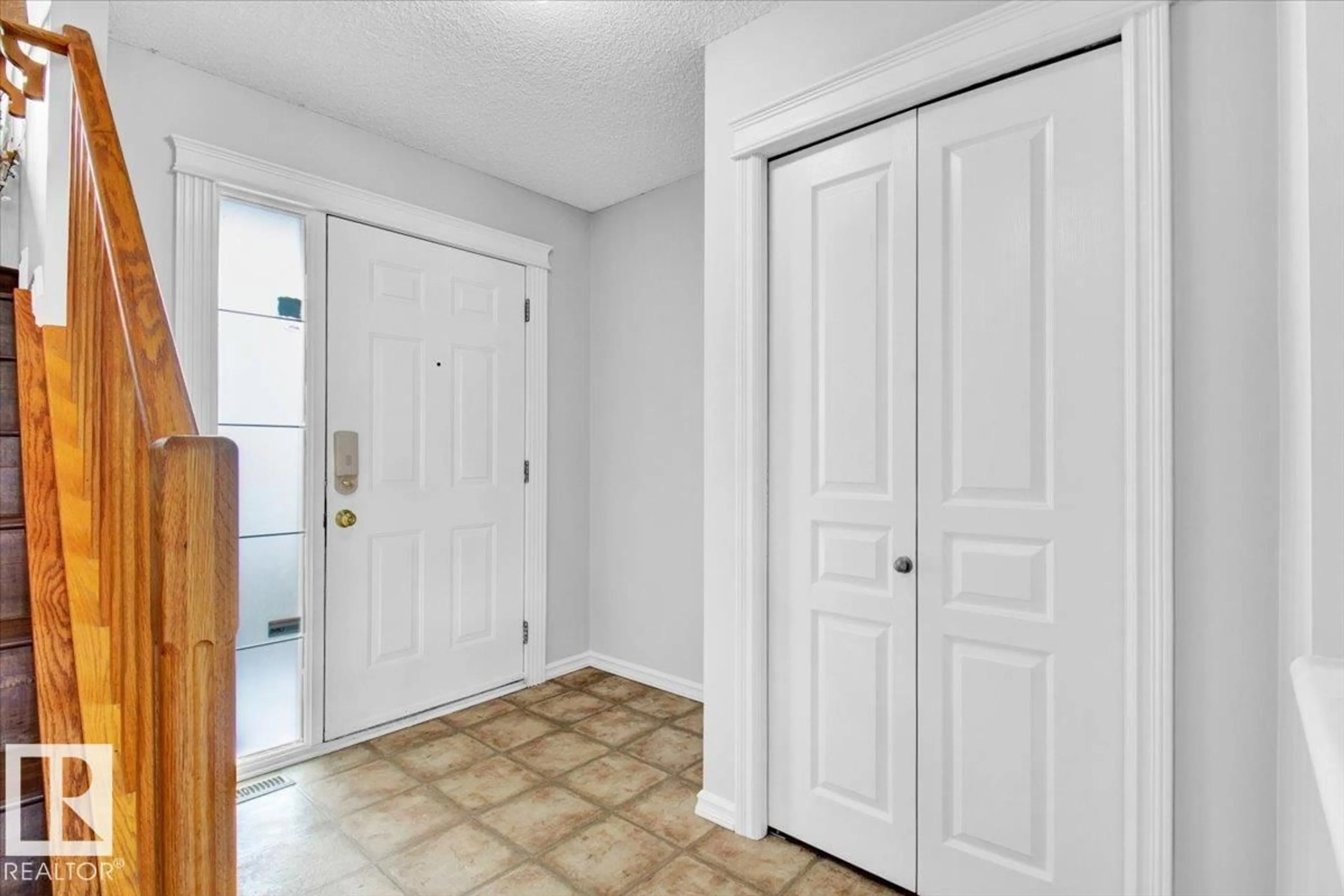 Indoor entryway for 3372 25 AV, Edmonton Alberta T6T1Y4