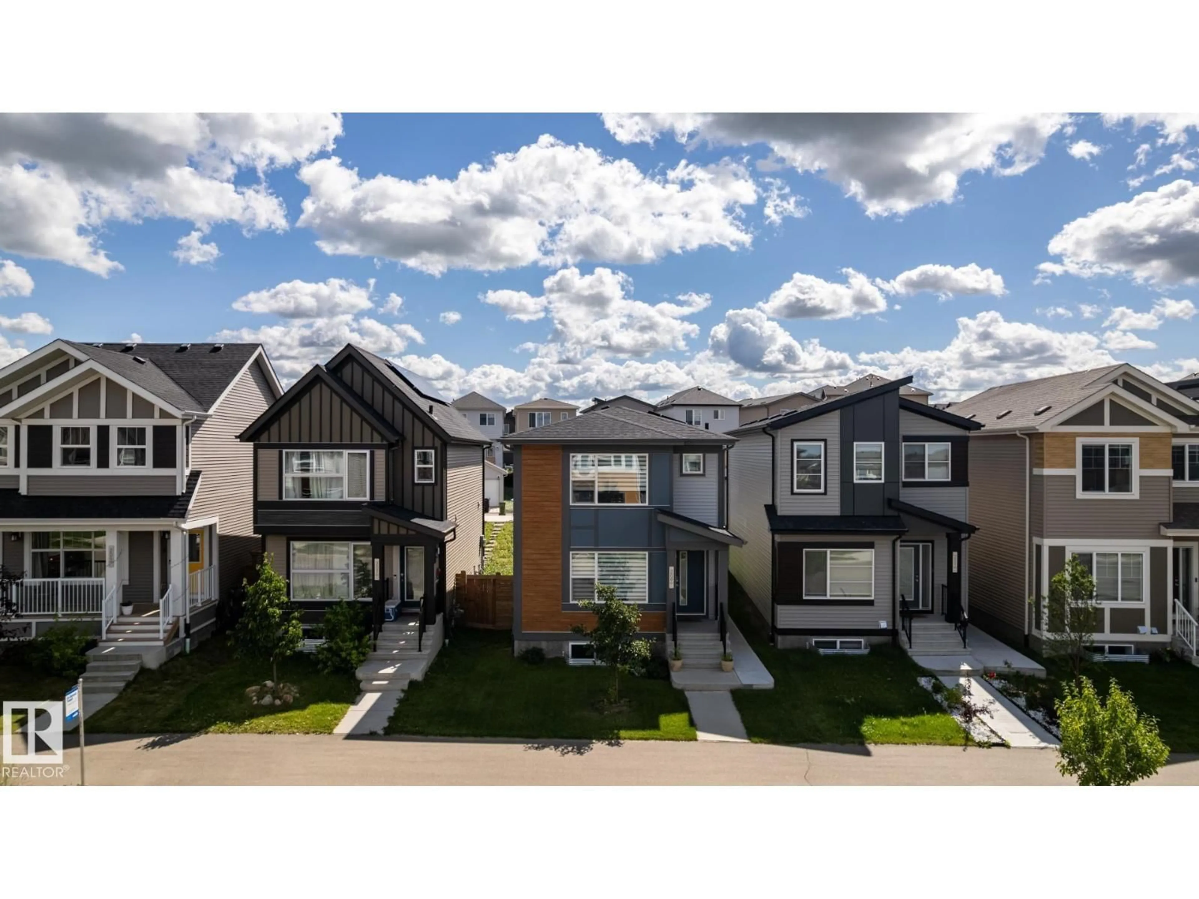 A pic from outside/outdoor area/front of a property/back of a property/a pic from drone, street for 209 CHARLESWORTH DR, Edmonton Alberta T6X2W2