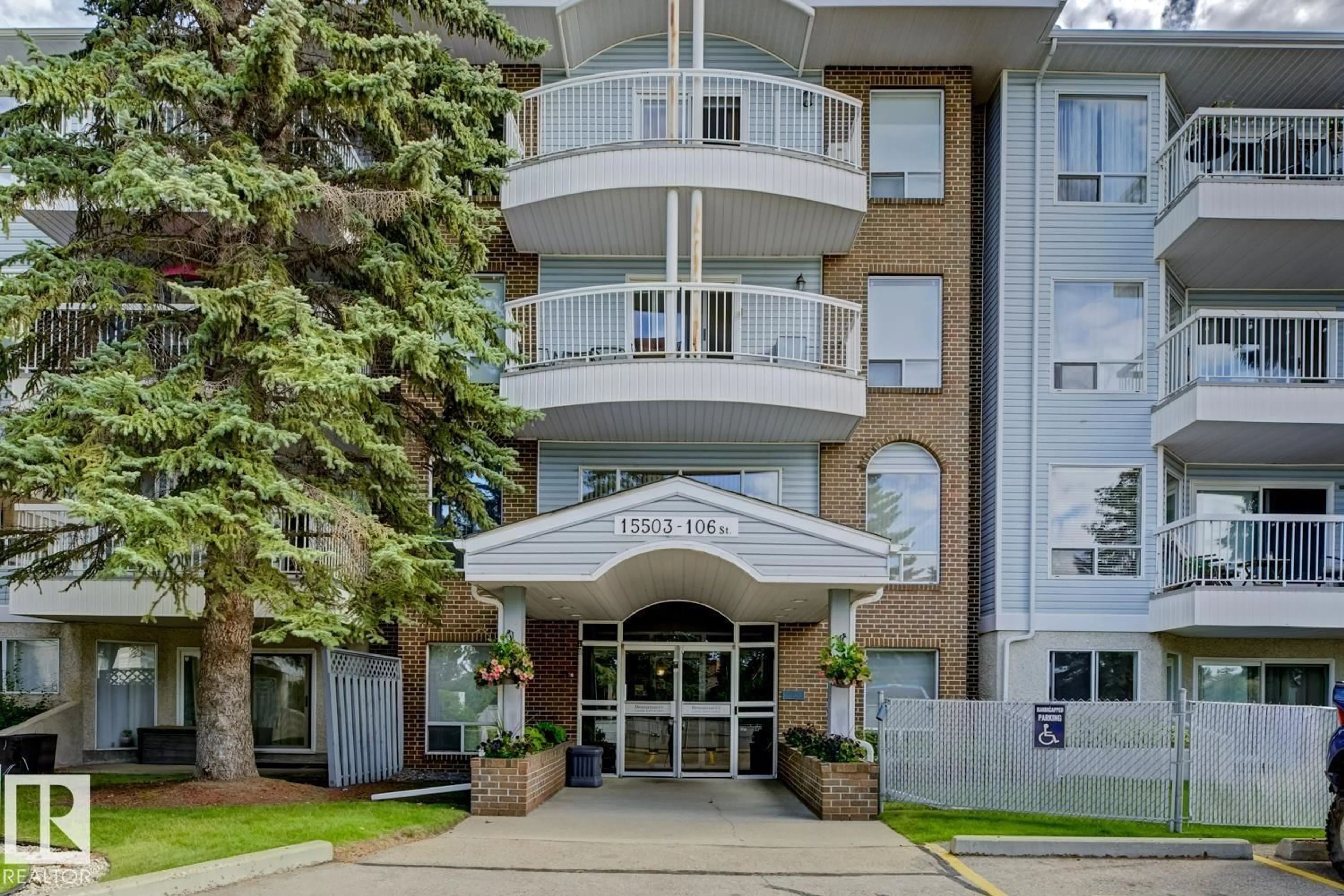 Indoor foyer for 206 - 15506 106 ST NW, Edmonton Alberta T5X5W7