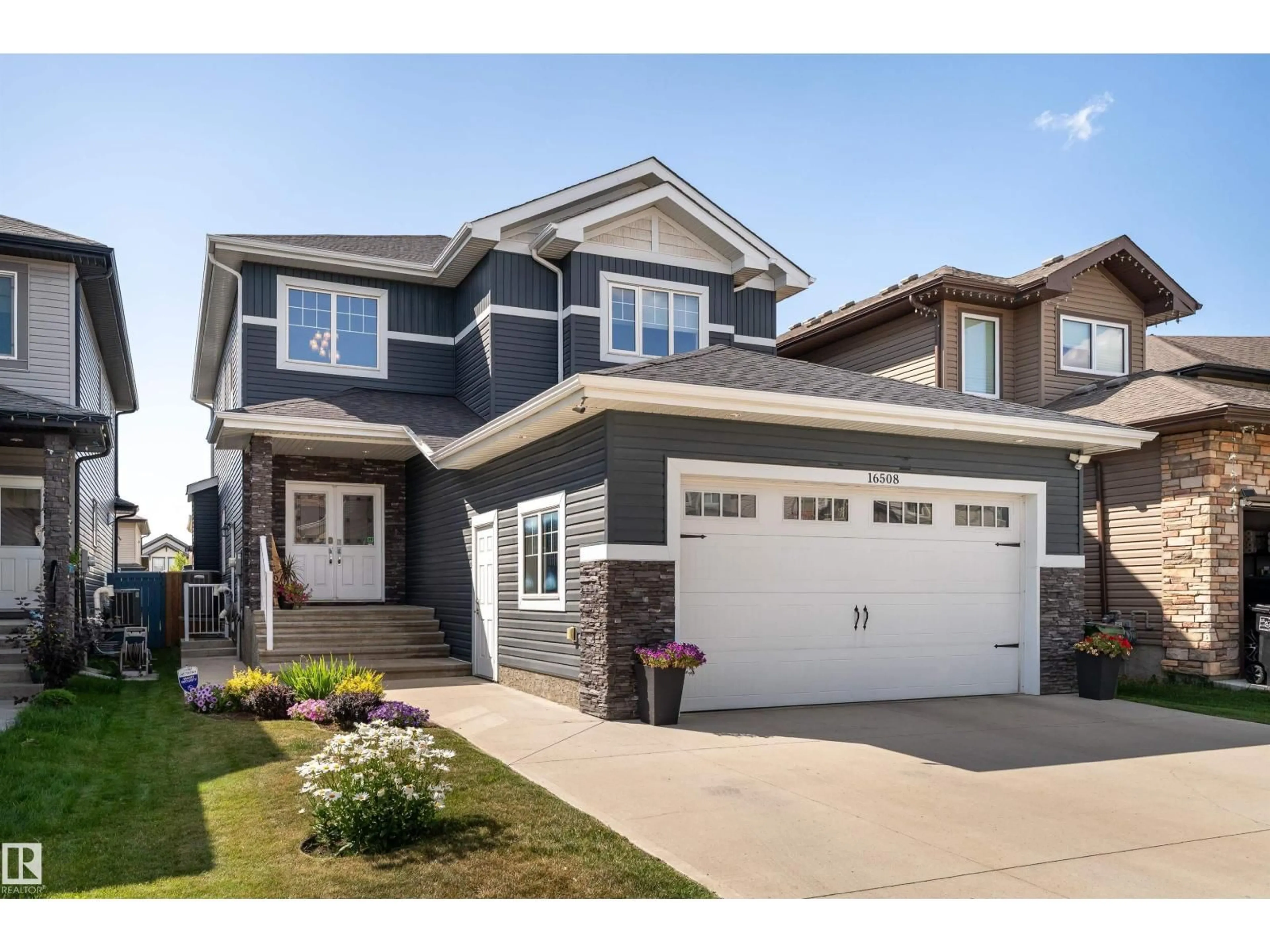 Home with vinyl exterior material, street for NW - 16508 133 ST, Edmonton Alberta T6V0J6