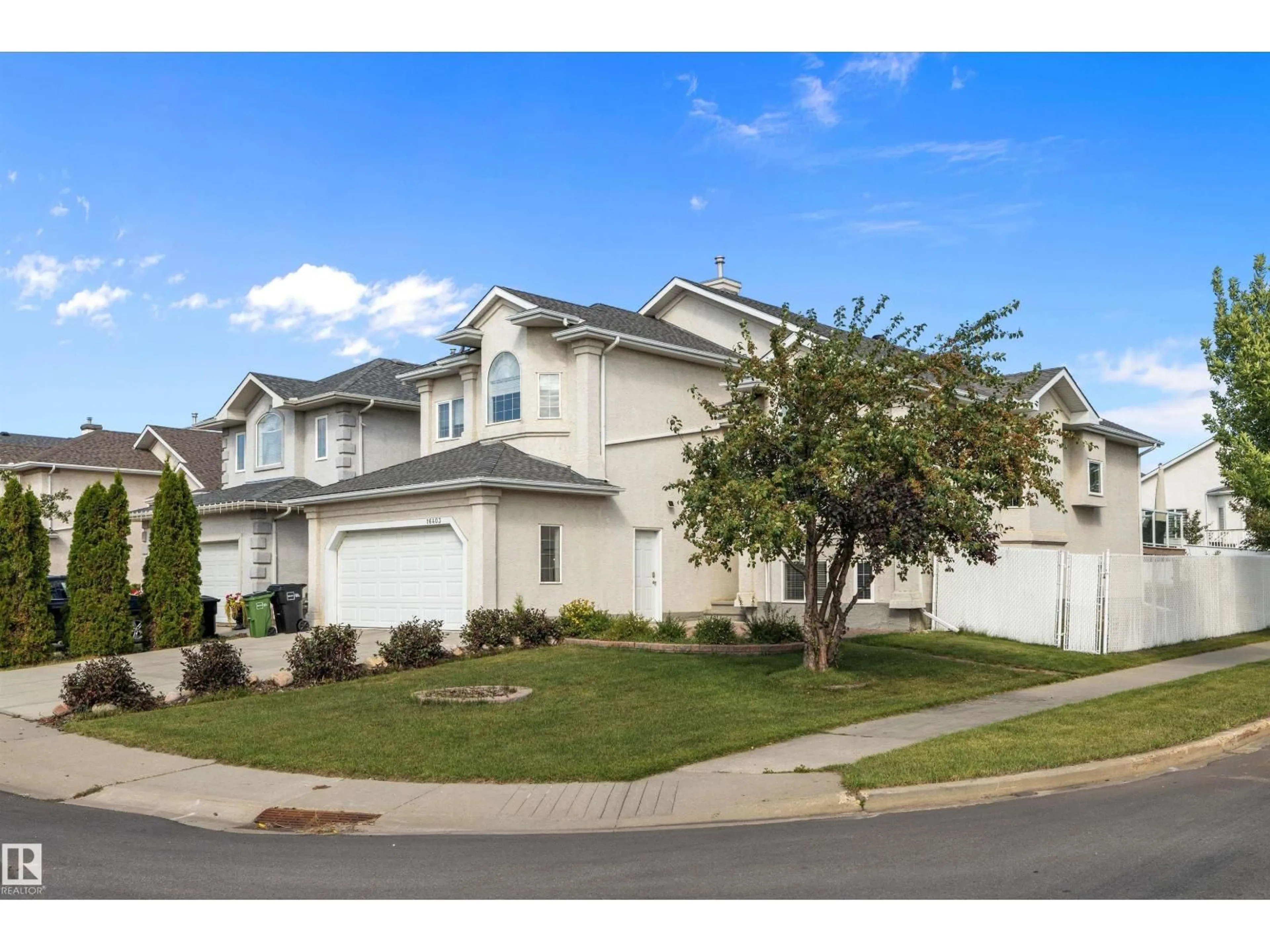Home with vinyl exterior material, street for NW - 16403 88 ST, Edmonton Alberta T5Z3W9