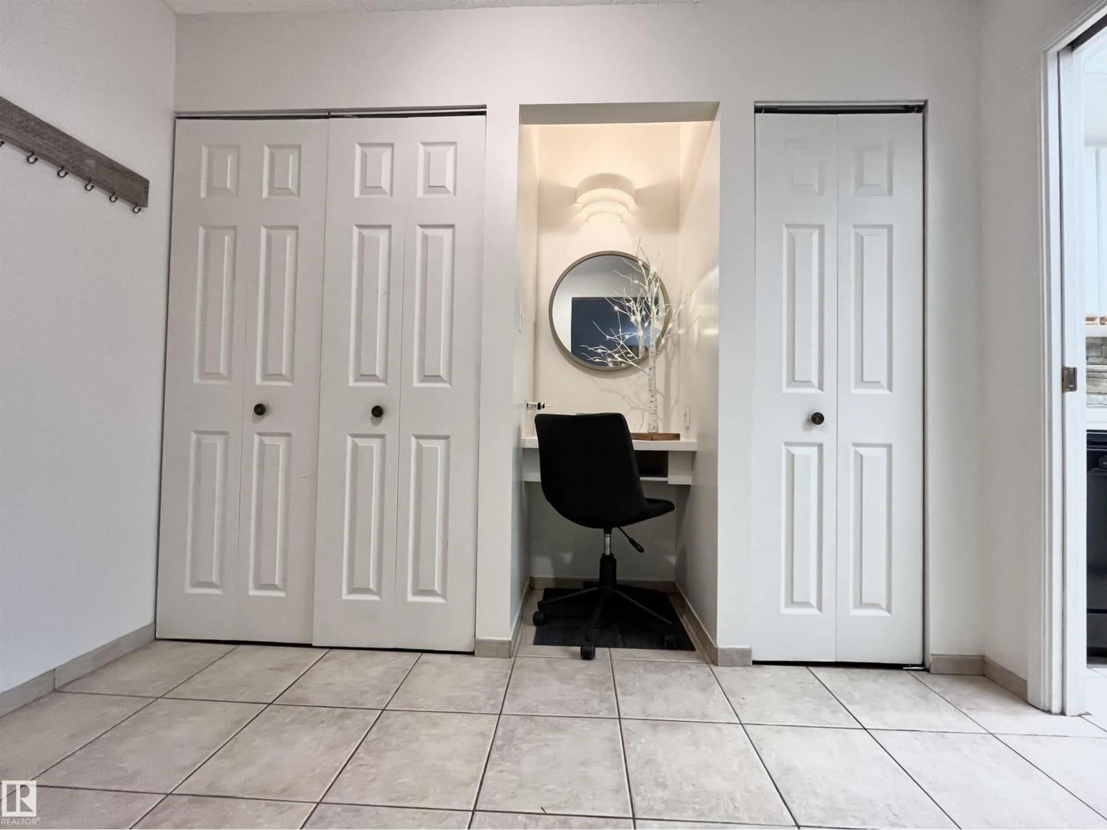 A pic of a room for 4404 - 233 122 ST, Edmonton Alberta T6J4A9